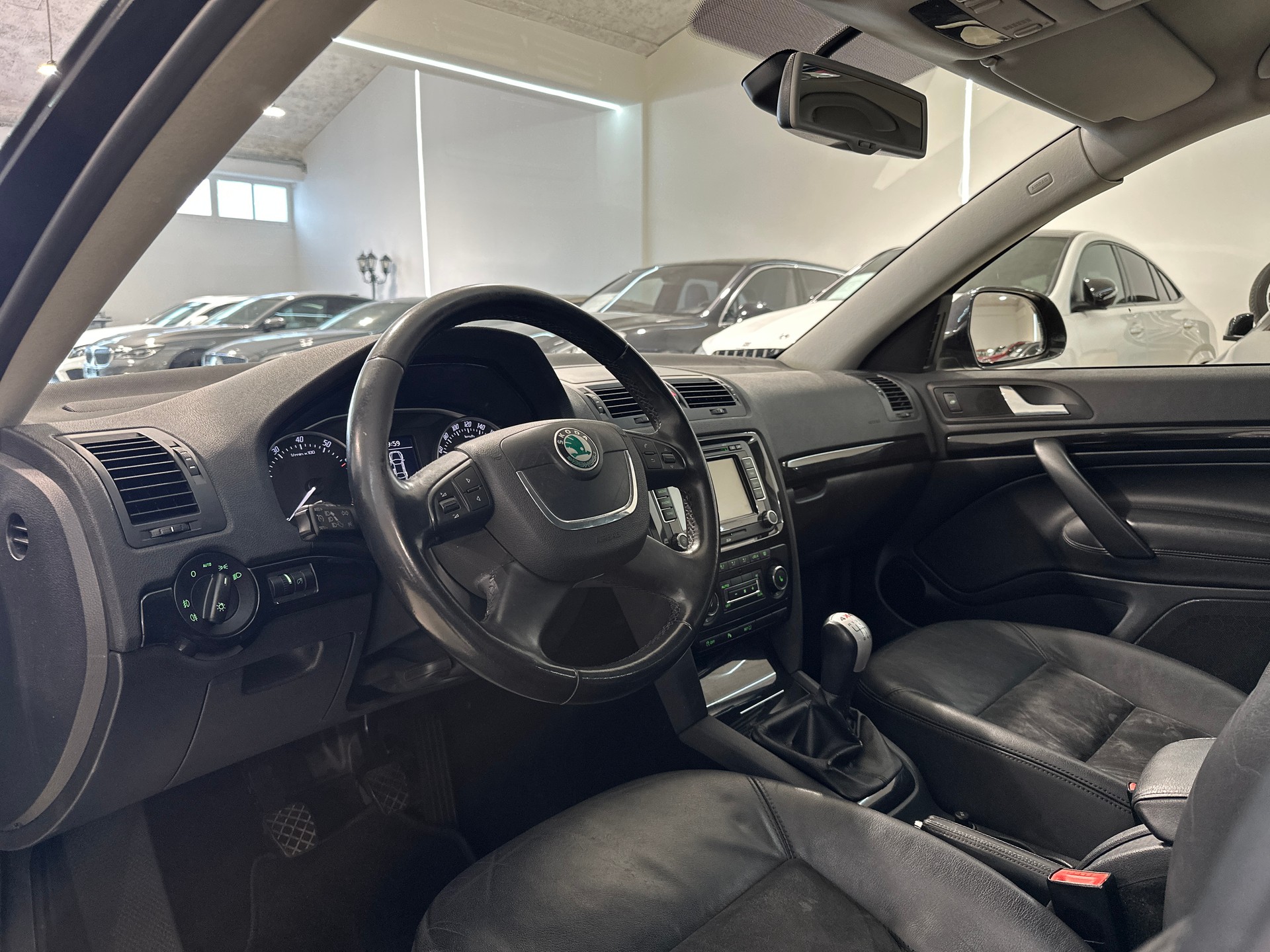 SKODA Octavia Combi 1.8 TSI Laurin & Klement 4x4-showroom-element-1