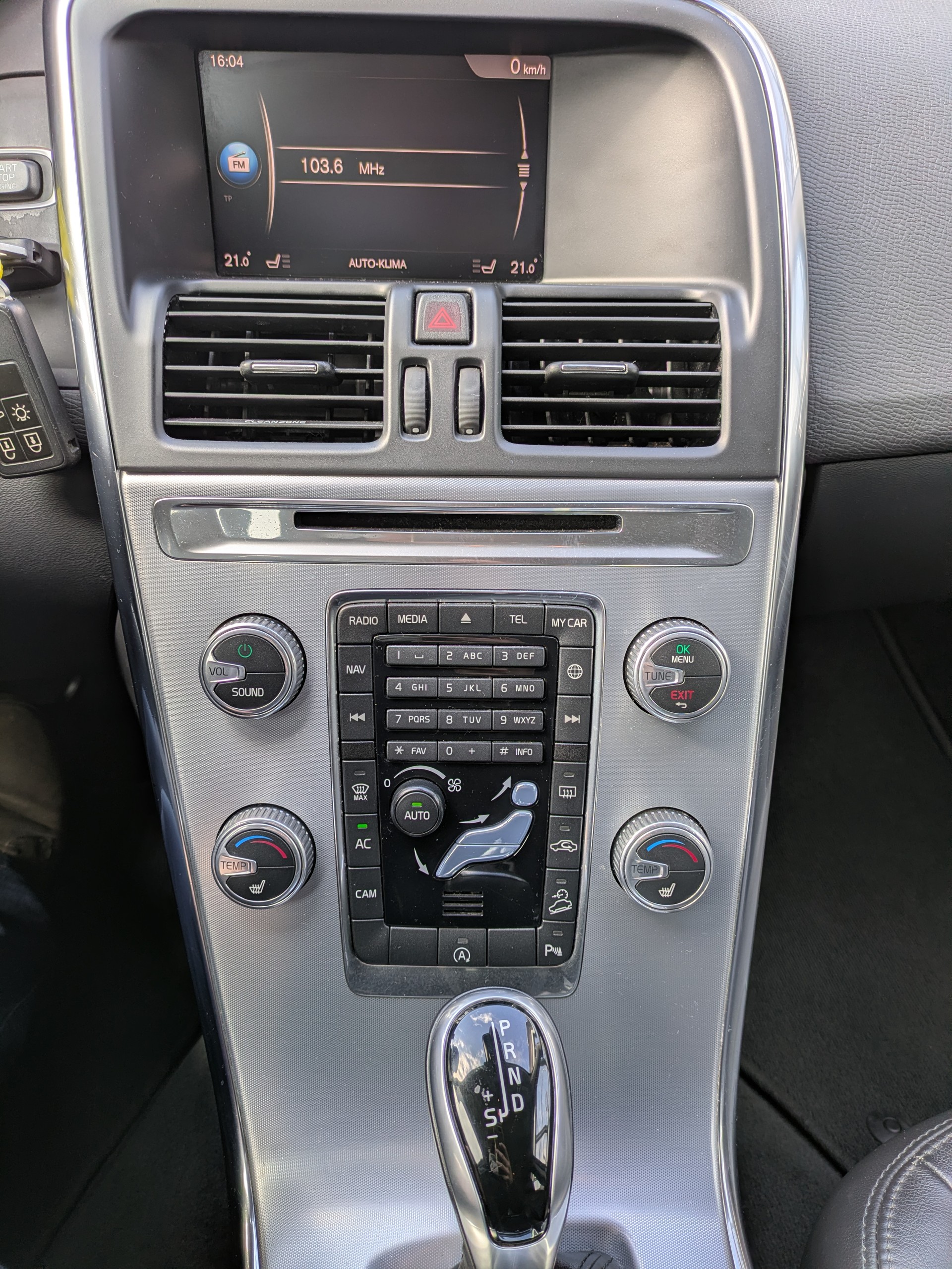 VOLVO XC60 2.4 D4 Summum AWD S/S-image-10