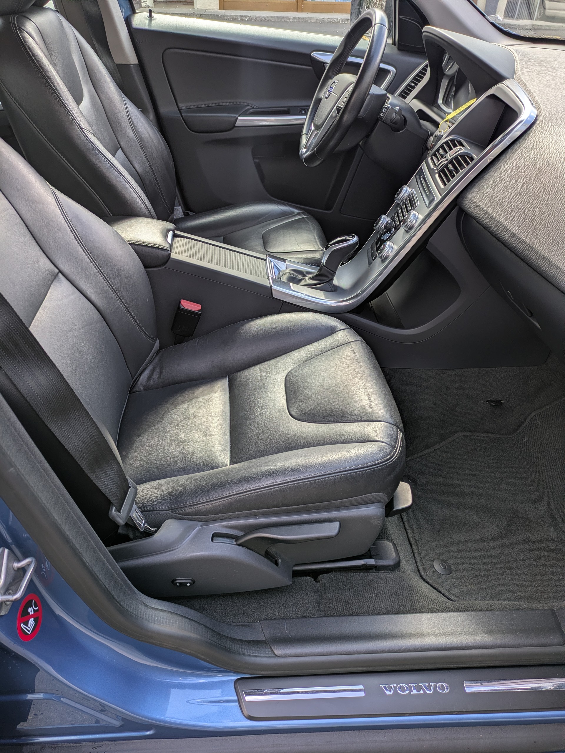VOLVO XC60 2.4 D4 Summum AWD S/S-image-8
