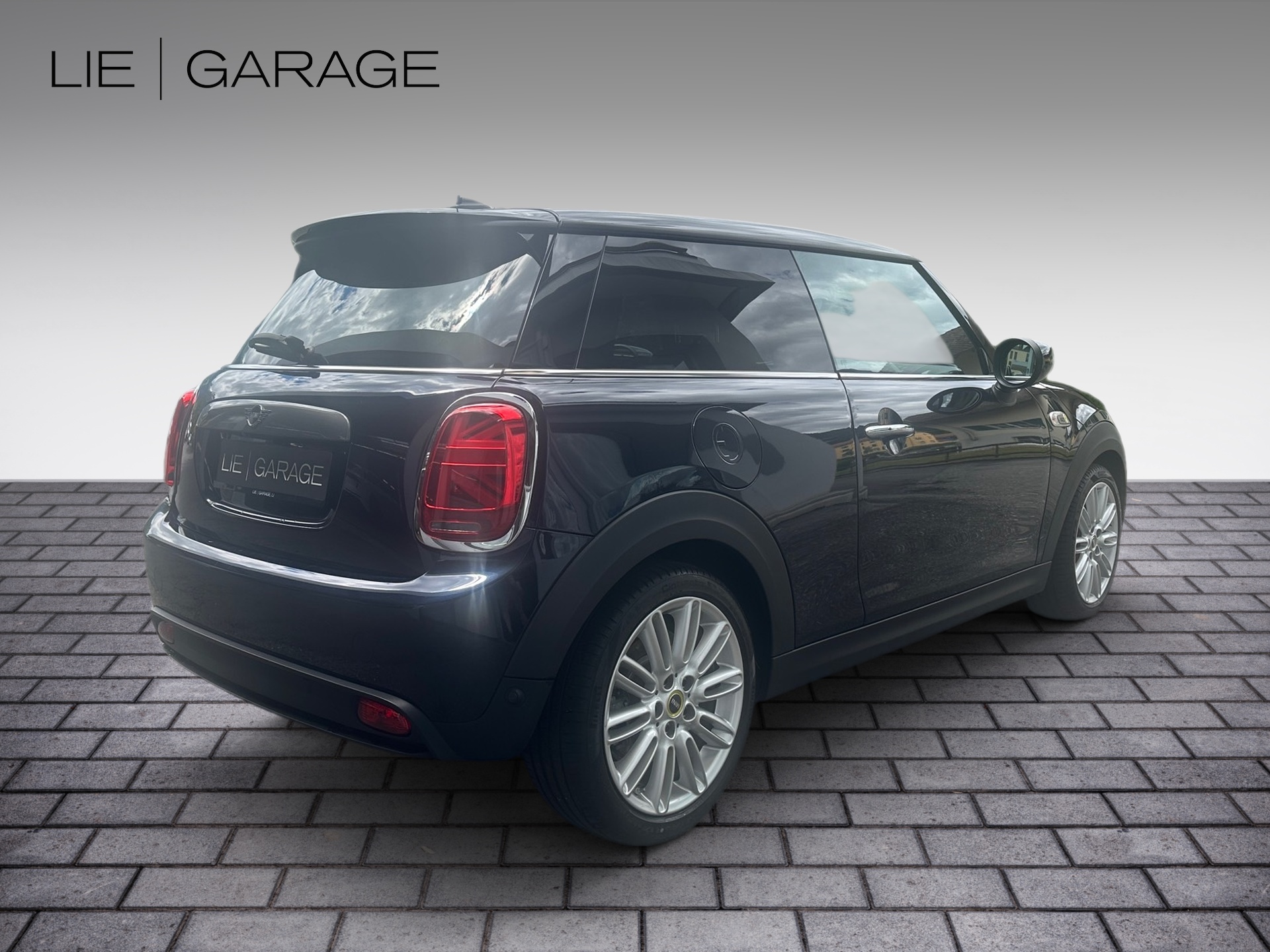 MINI Cooper SE-showroom-element-2