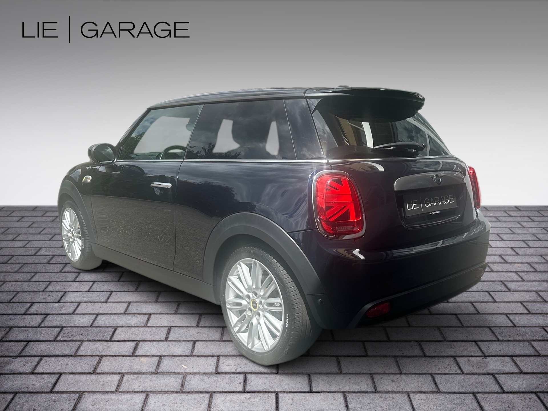 MINI Cooper SE-showroom-element-3