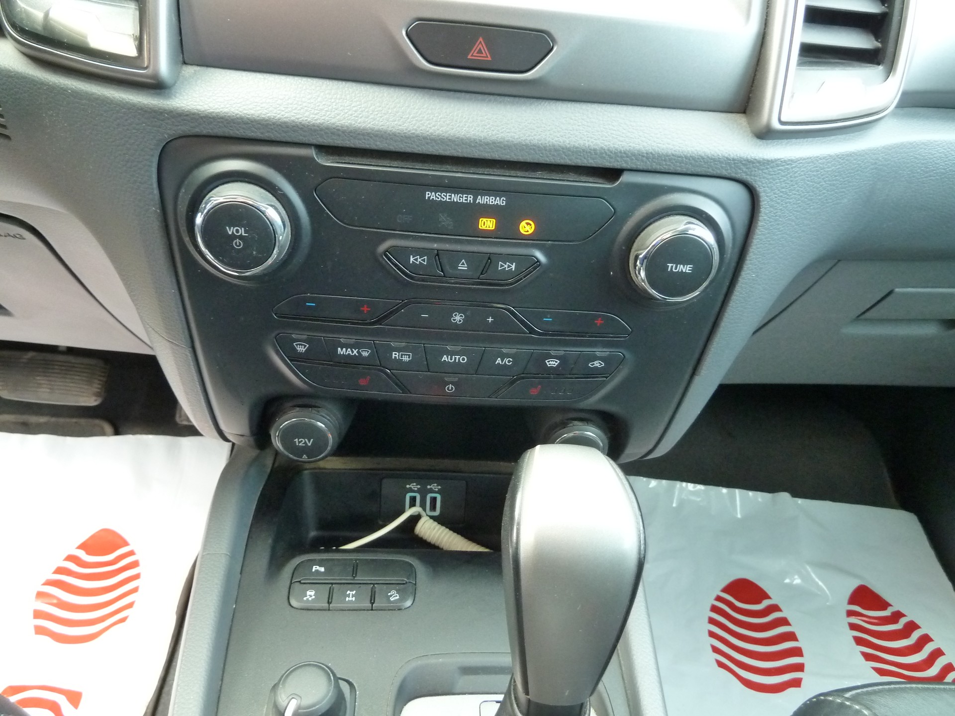 FORD Ranger LTD 2.2 TDCi 4x4 A-image-14