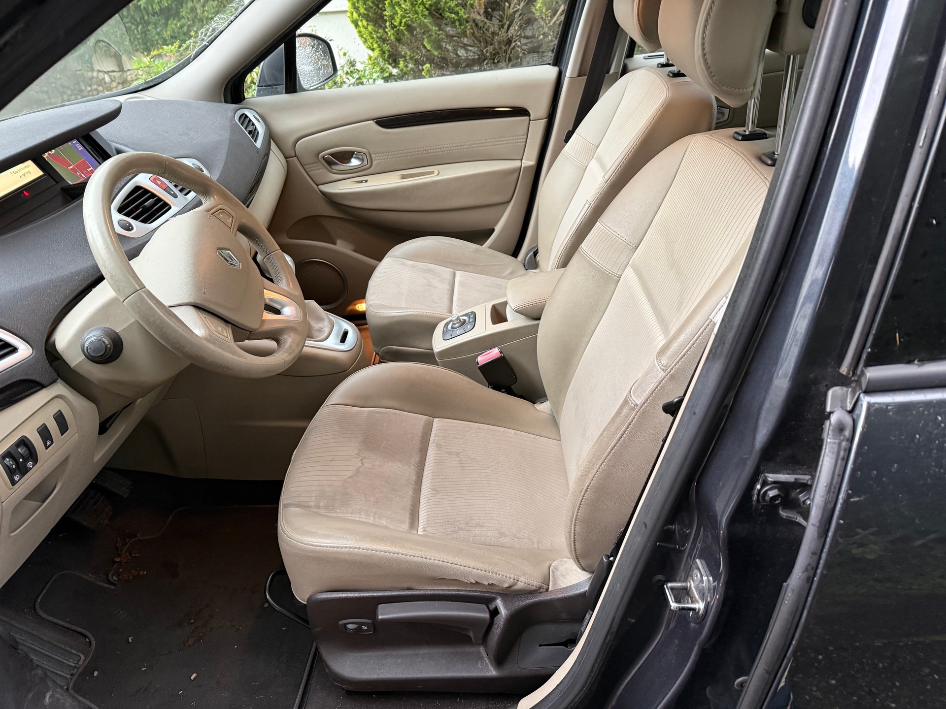 RENAULT Scénic 2.0 16V Dynamique X-Tronic CVT-image-6