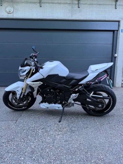 SUZUKI GSR 750 ABS-image-1