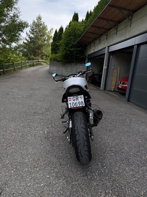 SUZUKI GSR 750 ABS-image-3