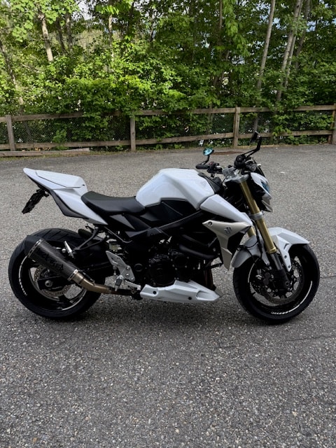 SUZUKI GSR 750 ABS-image-2