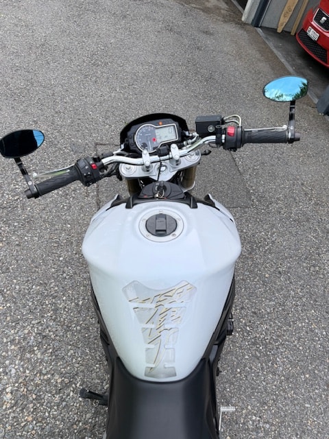 SUZUKI GSR 750 ABS-image-4