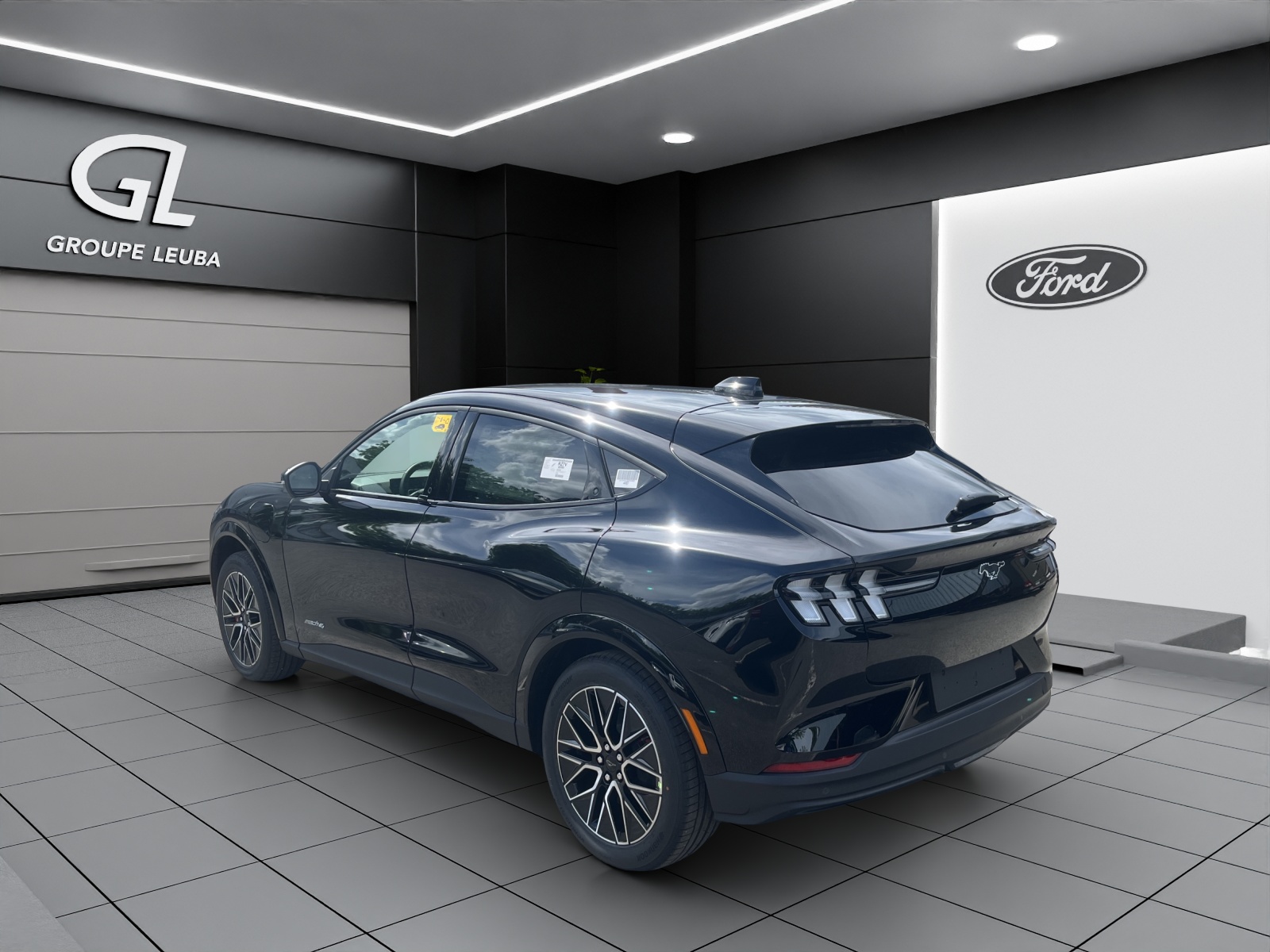 FORD Mustang MACH-E Premium AWD 88 kWh-showroom-element-3