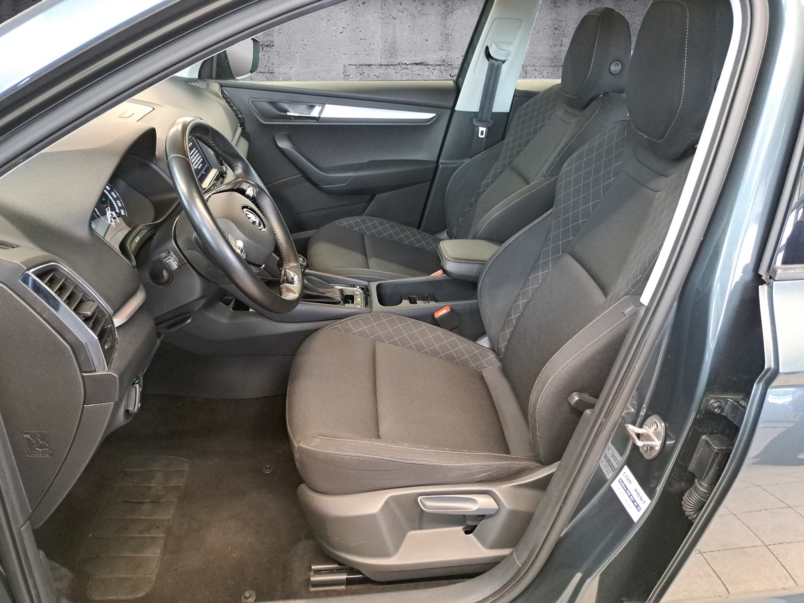 SKODA Karoq 1.5 TSI Ambition DSG-image-9