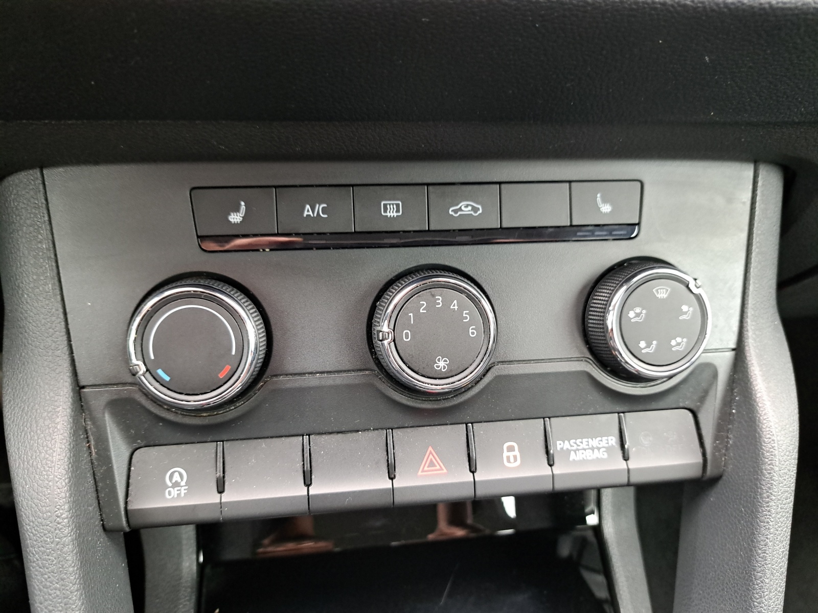 SKODA Karoq 1.5 TSI Ambition DSG-image-18
