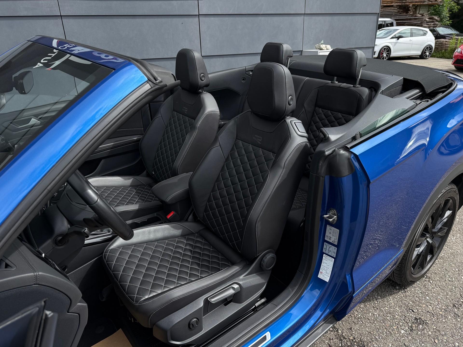 VW T-Roc Cabriolet 1.5 TSI EVO R-Line DSG °° Design Paket "Black Style°°-image-11