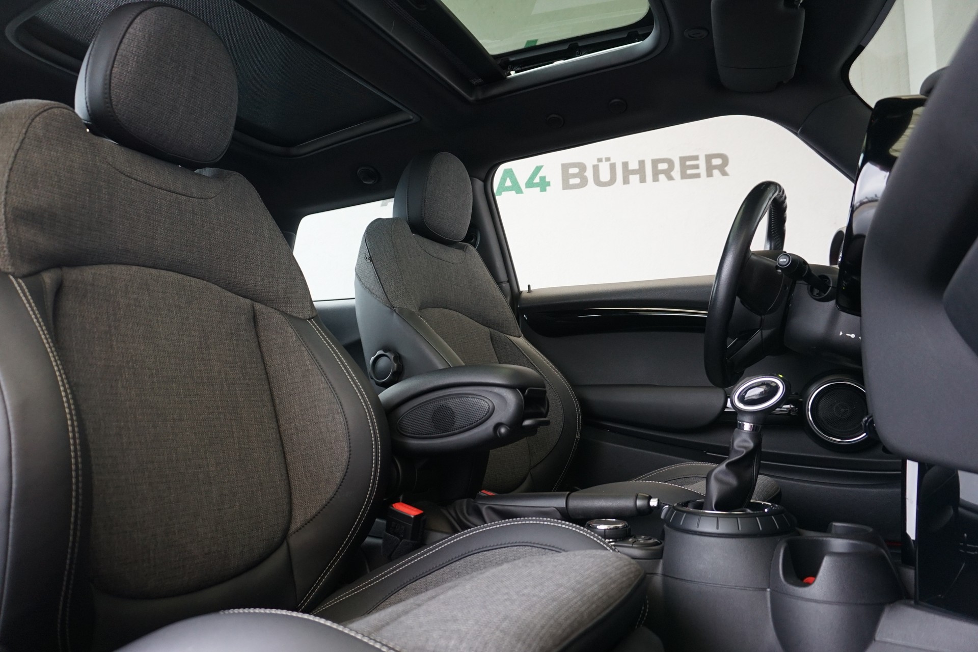 MINI Cooper S 2,0 t. 192PS Automat-image-19