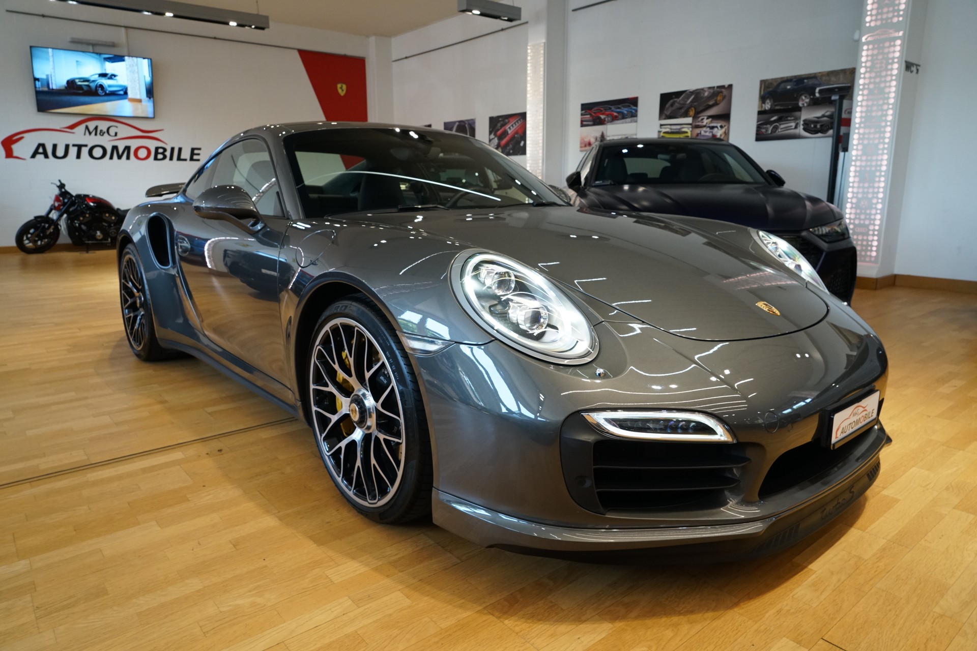 PORSCHE 911 Turbo S PDK Porsche Approved-showroom-element-2