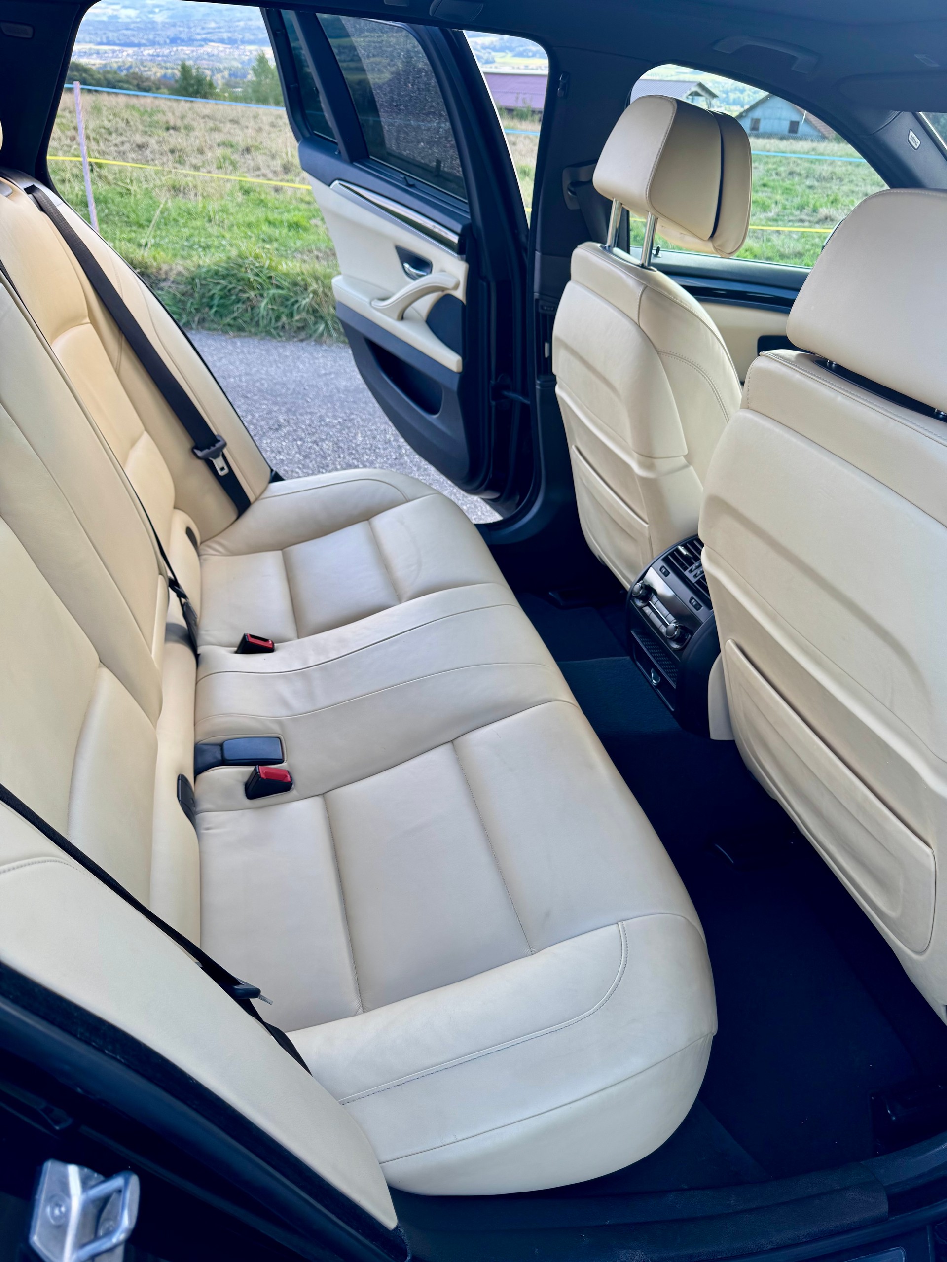 BMW M 550d xDrive-image-13