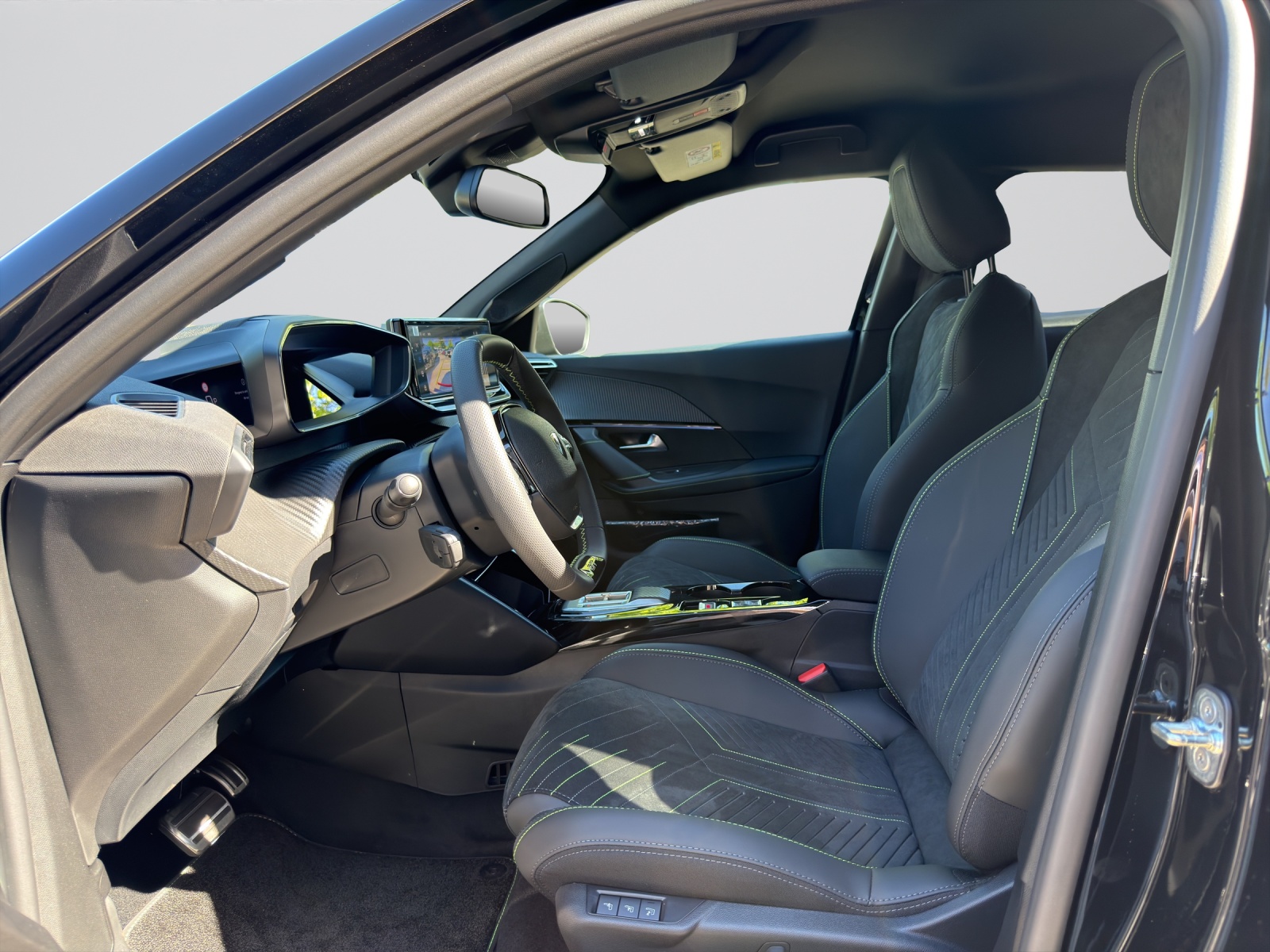 PEUGEOT 2008 NEW 1.2 Hybrid 145 GT-image-4
