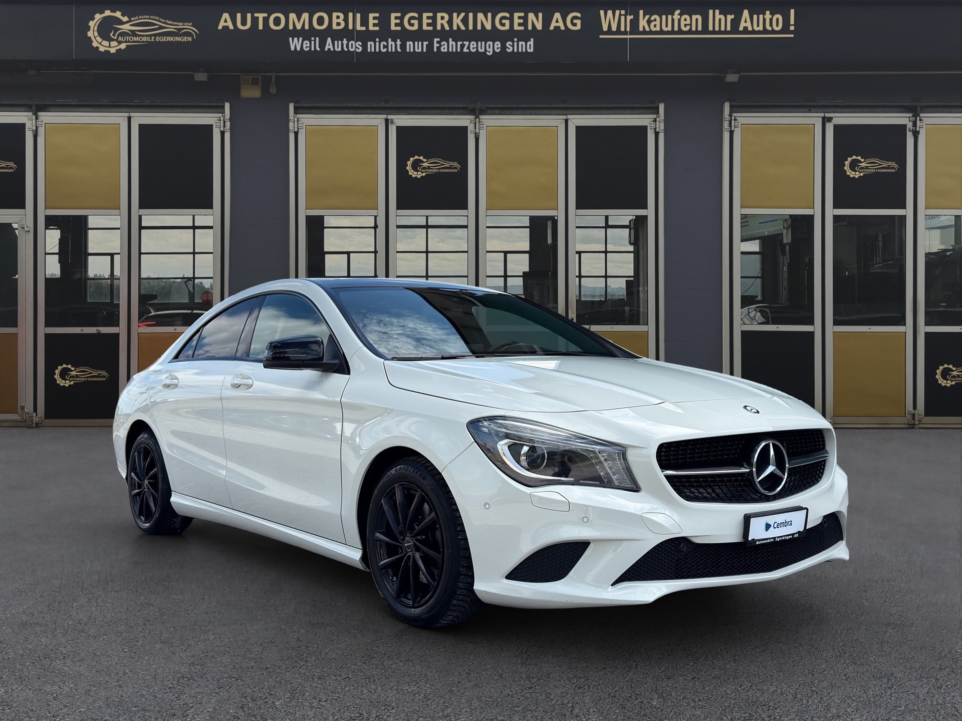 MERCEDES-BENZ CLA 200 Night Star-showroom-element-2