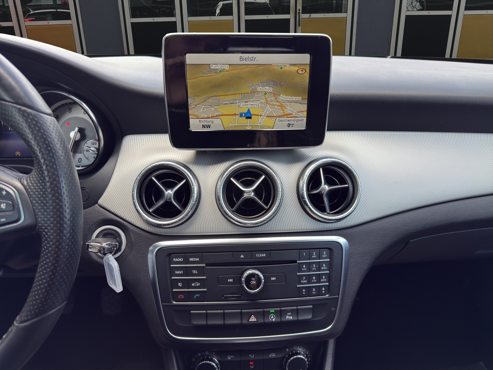 MERCEDES-BENZ CLA 200 Night Star-image-15