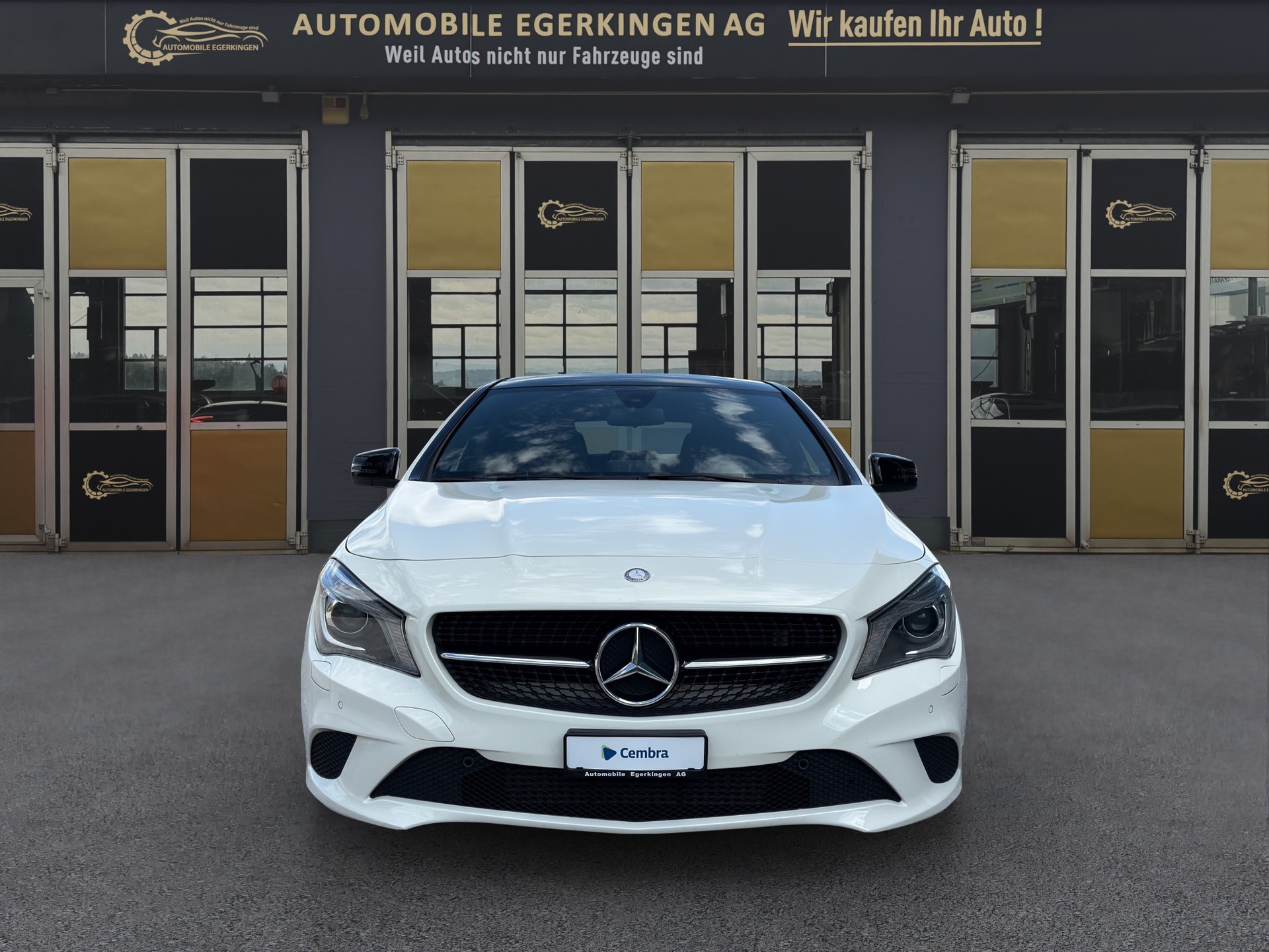 MERCEDES-BENZ CLA 200 Night Star-showroom-element-1