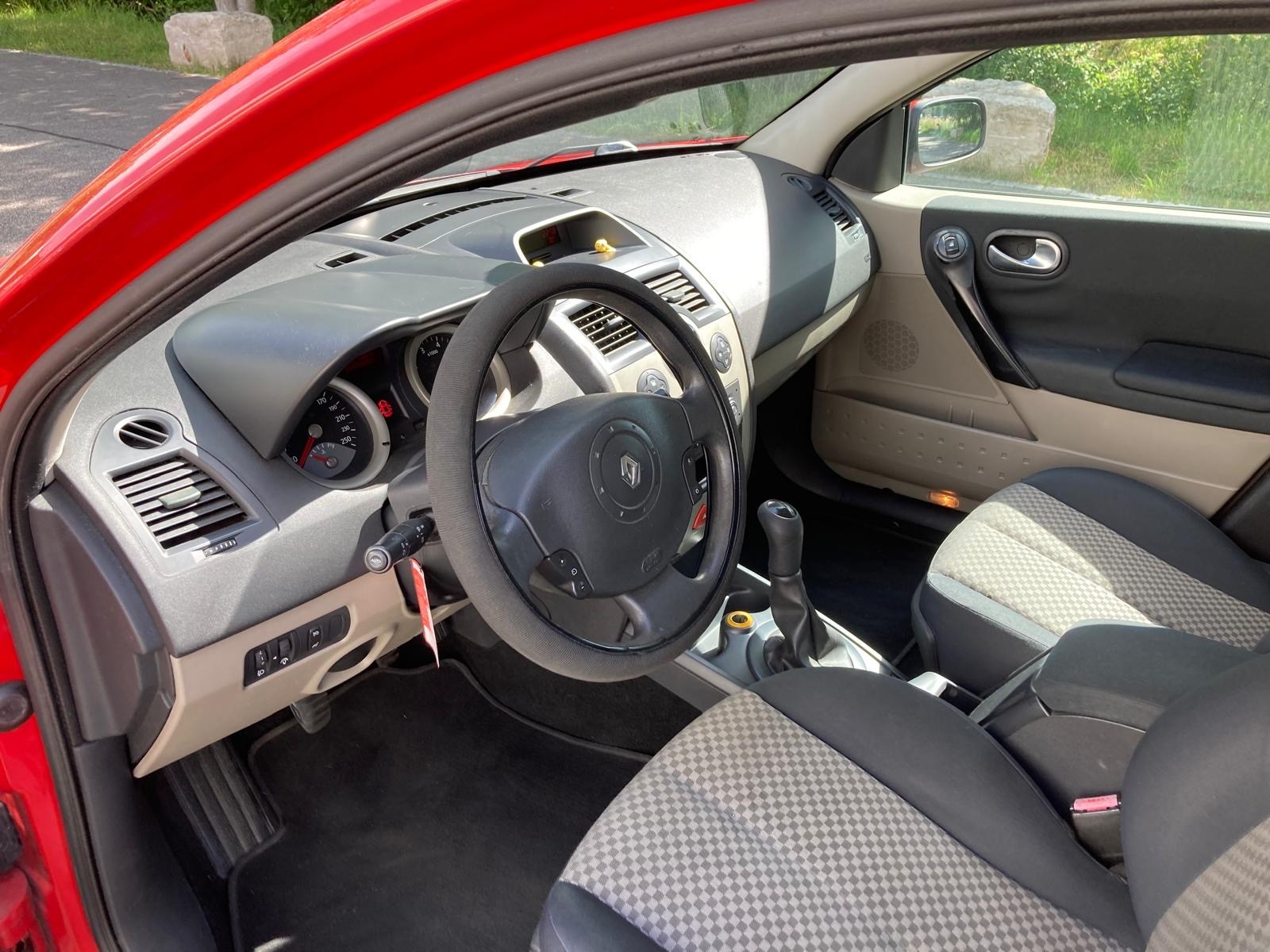RENAULT Mégane Break 1.6 16V Dynamique-image-9