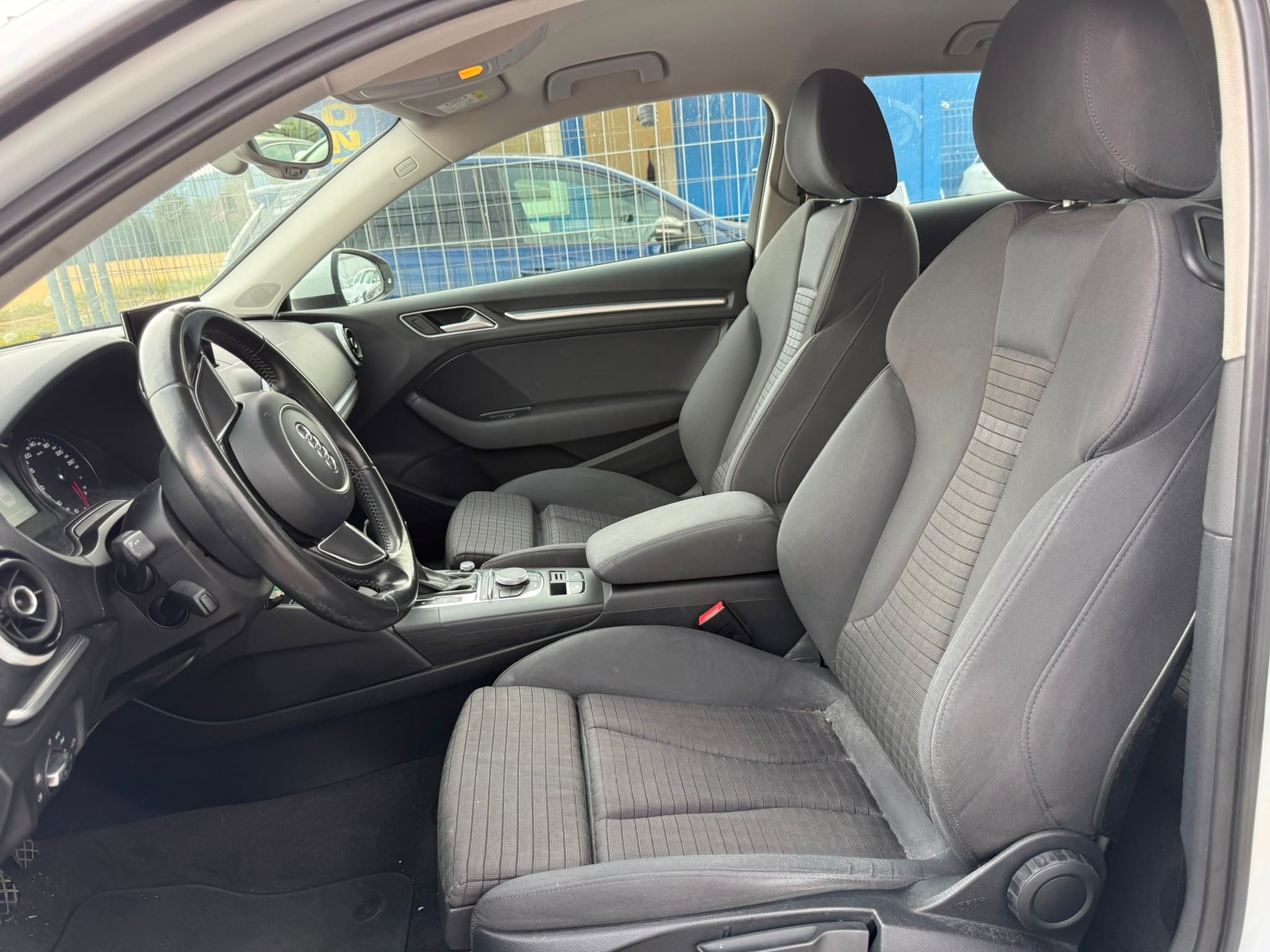 AUDI A3 1.4 TFSI Attraction S-tronic-image-8