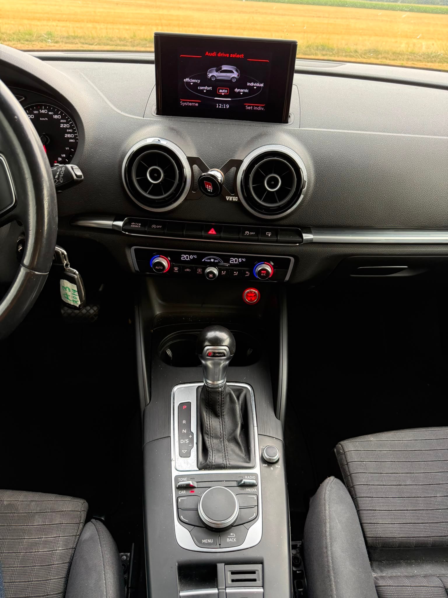 AUDI A3 1.4 TFSI Attraction S-tronic-image-6