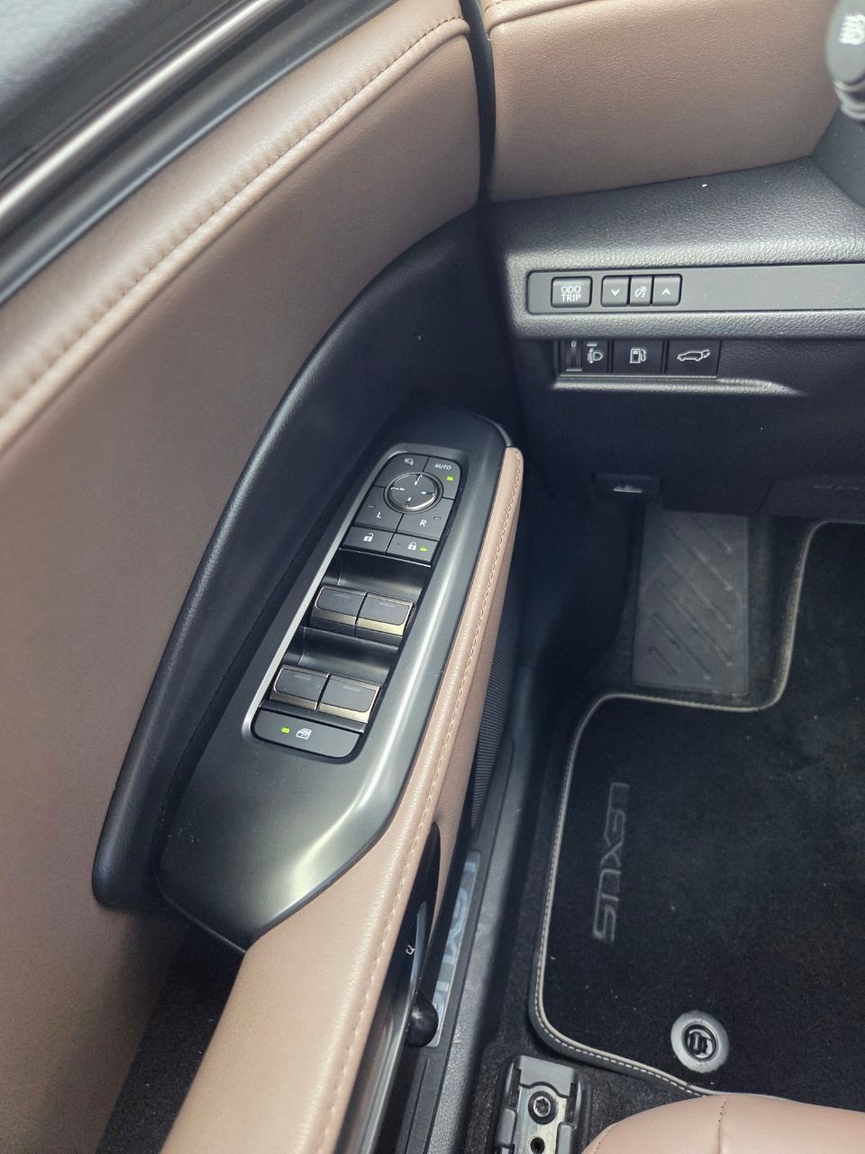 LEXUS 1.5 Hybrid Elegant-image-12