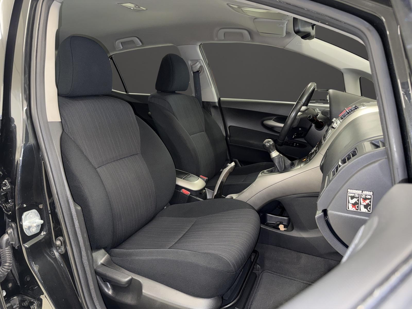 TOYOTA Auris 1.6 Style-image-7