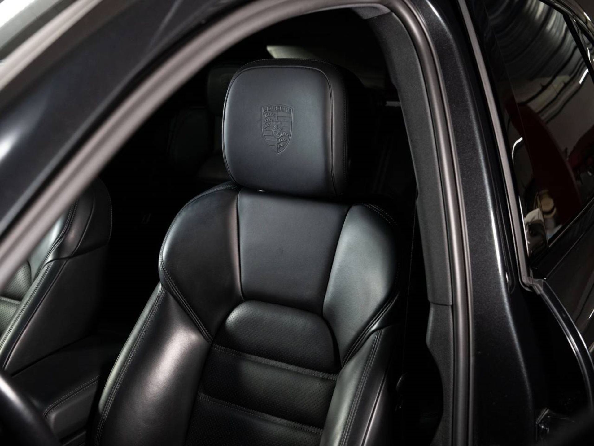 PORSCHE Macan T-image-14