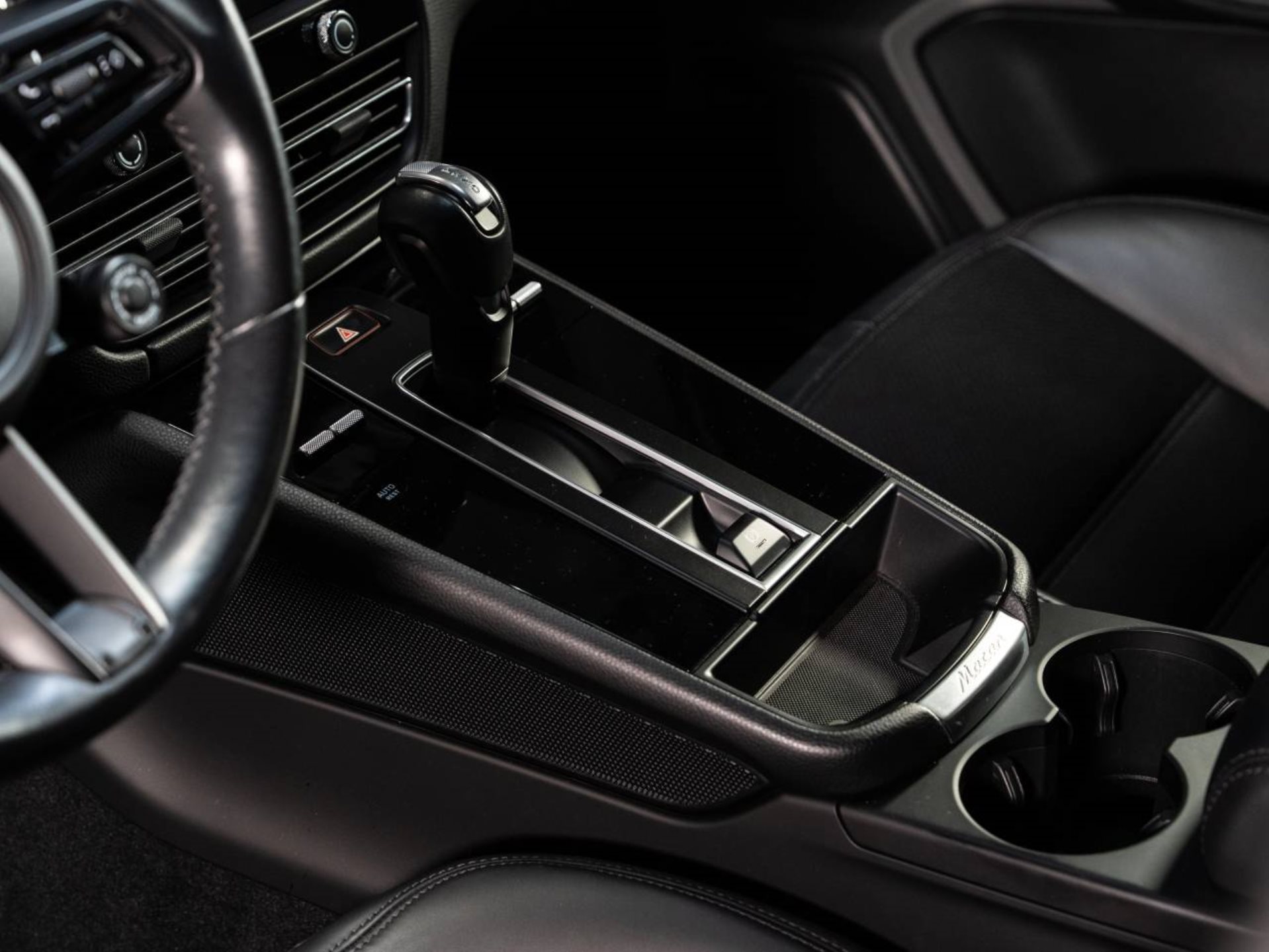 PORSCHE Macan T-image-13