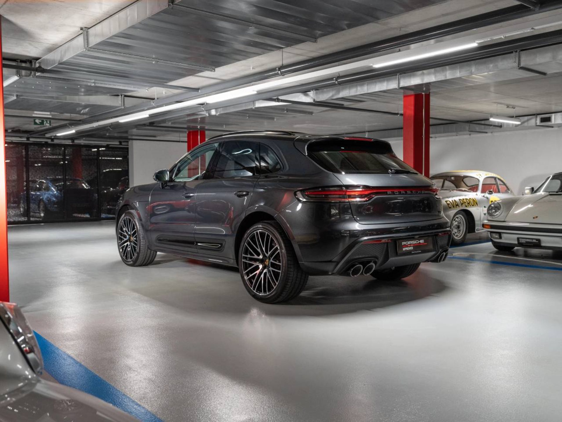 PORSCHE Macan T-showroom-element-2