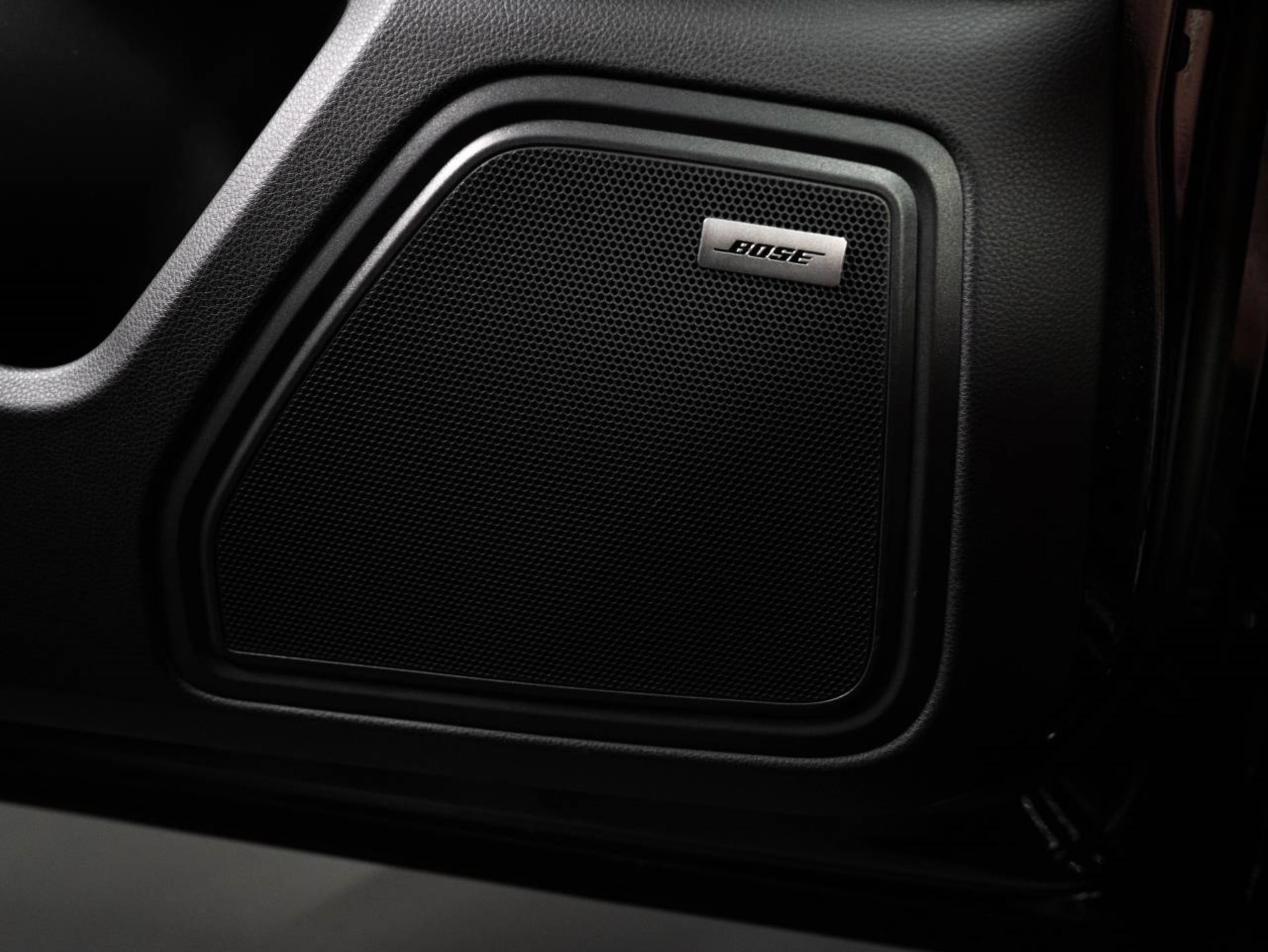 PORSCHE Macan T-image-17