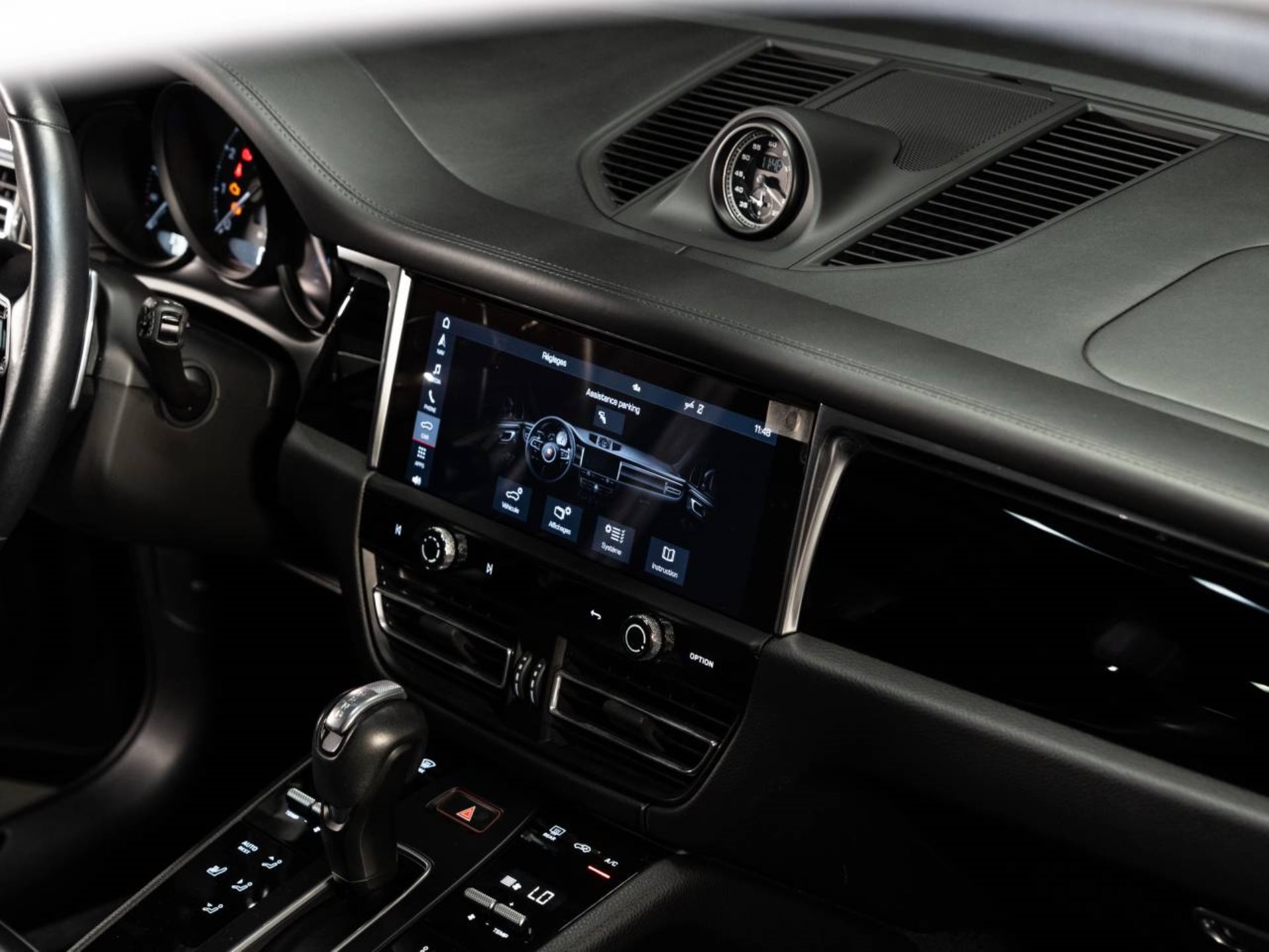 PORSCHE Macan T-image-10