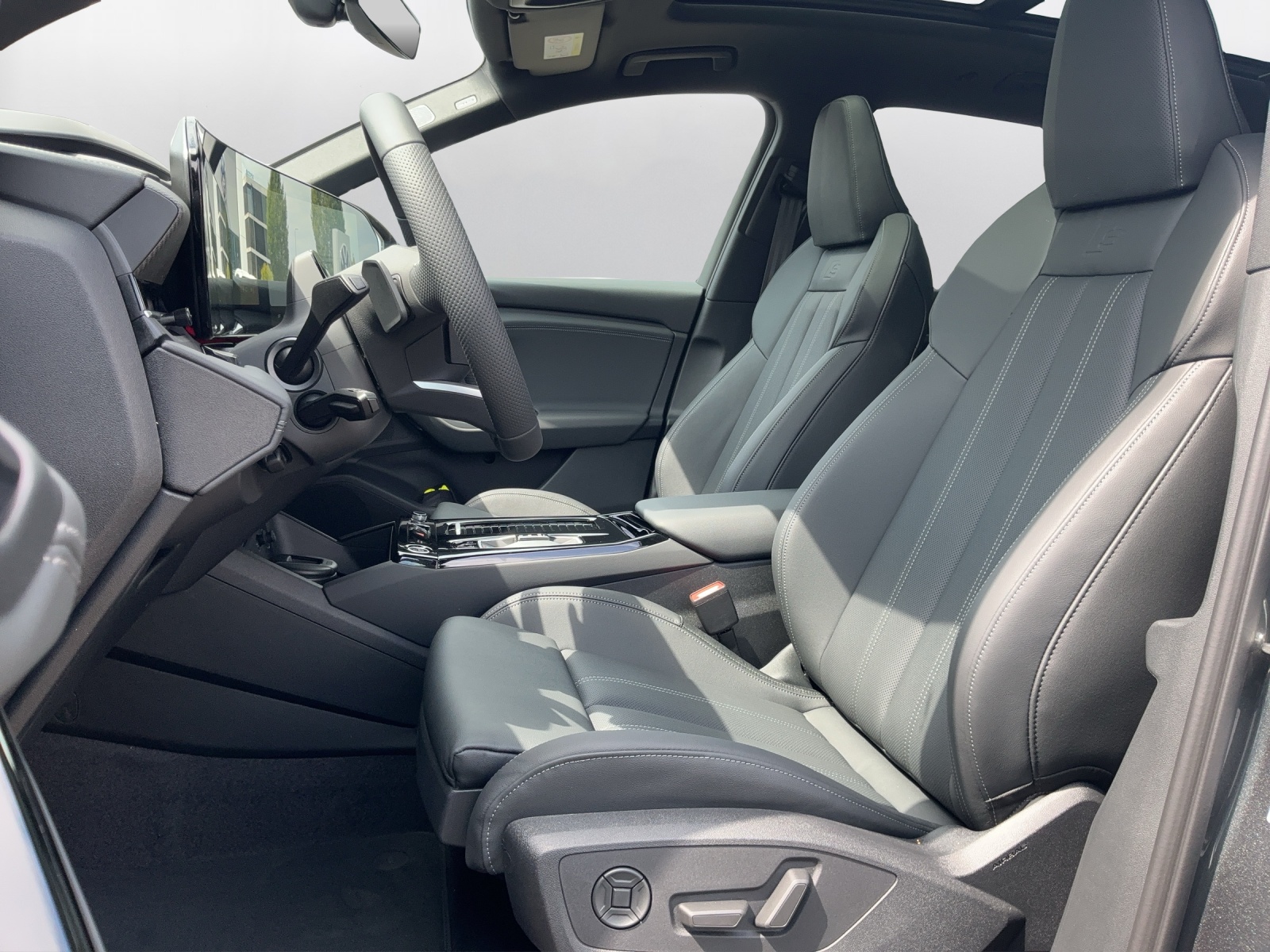 AUDI Q6 e-tron quattro-image-9