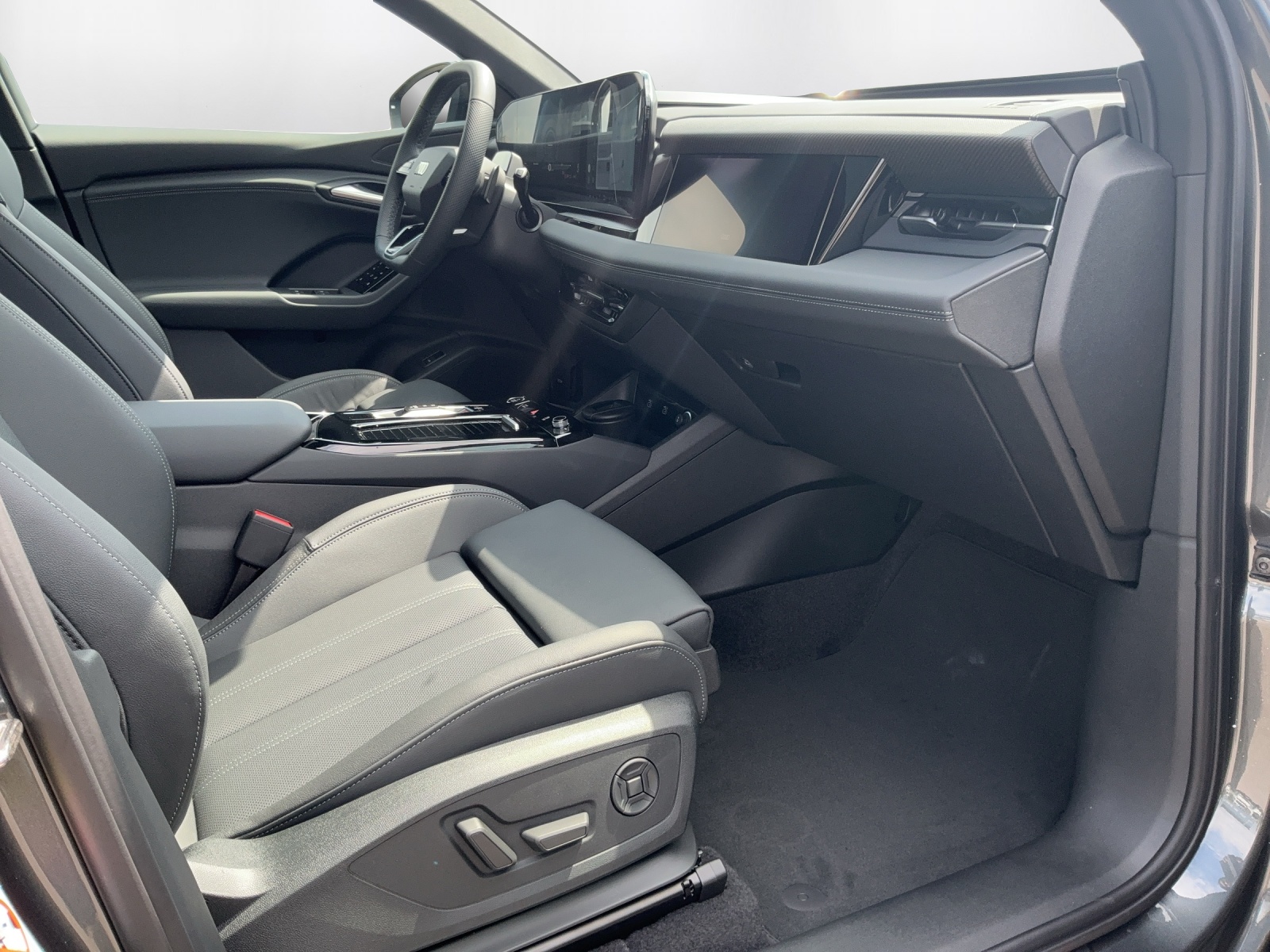 AUDI Q6 e-tron quattro-image-13