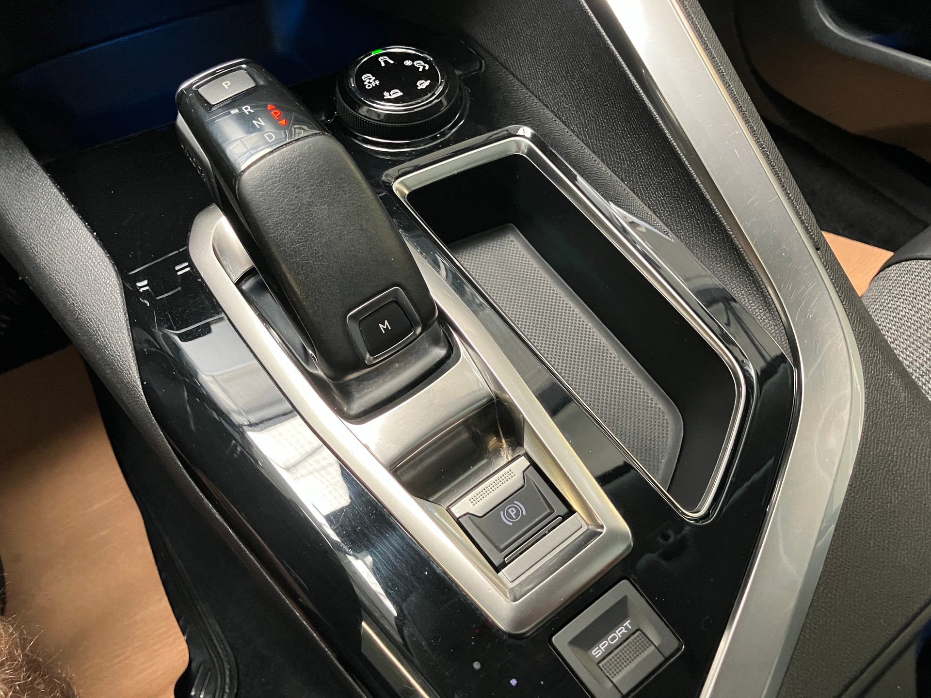 PEUGEOT 3008 1.6 THP Allure EAT Automat-image-16