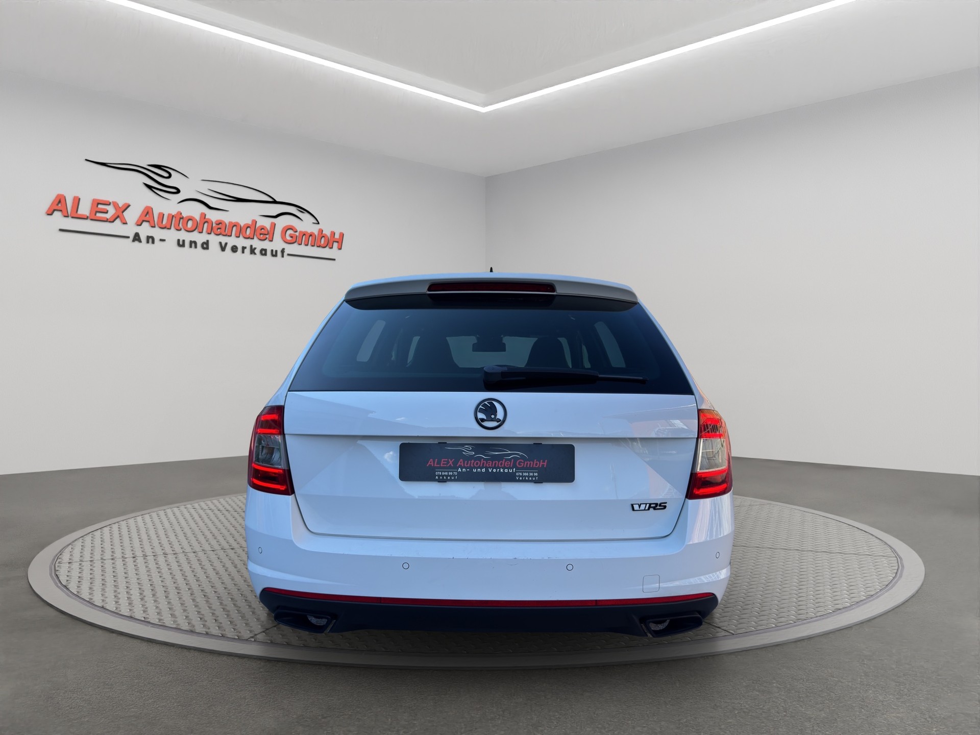 SKODA Octavia Combi 2.0 TSI RS DSG-image-4