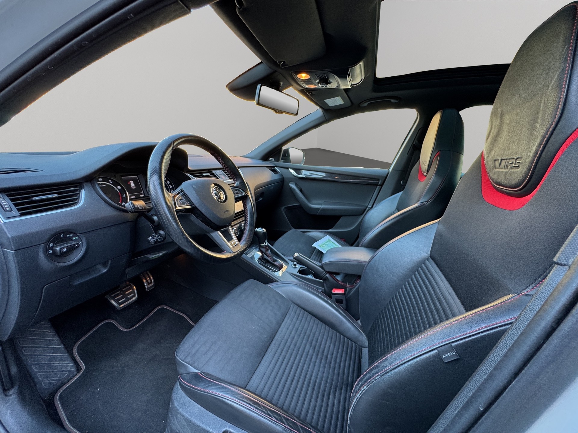 SKODA Octavia Combi 2.0 TSI RS DSG-image-9