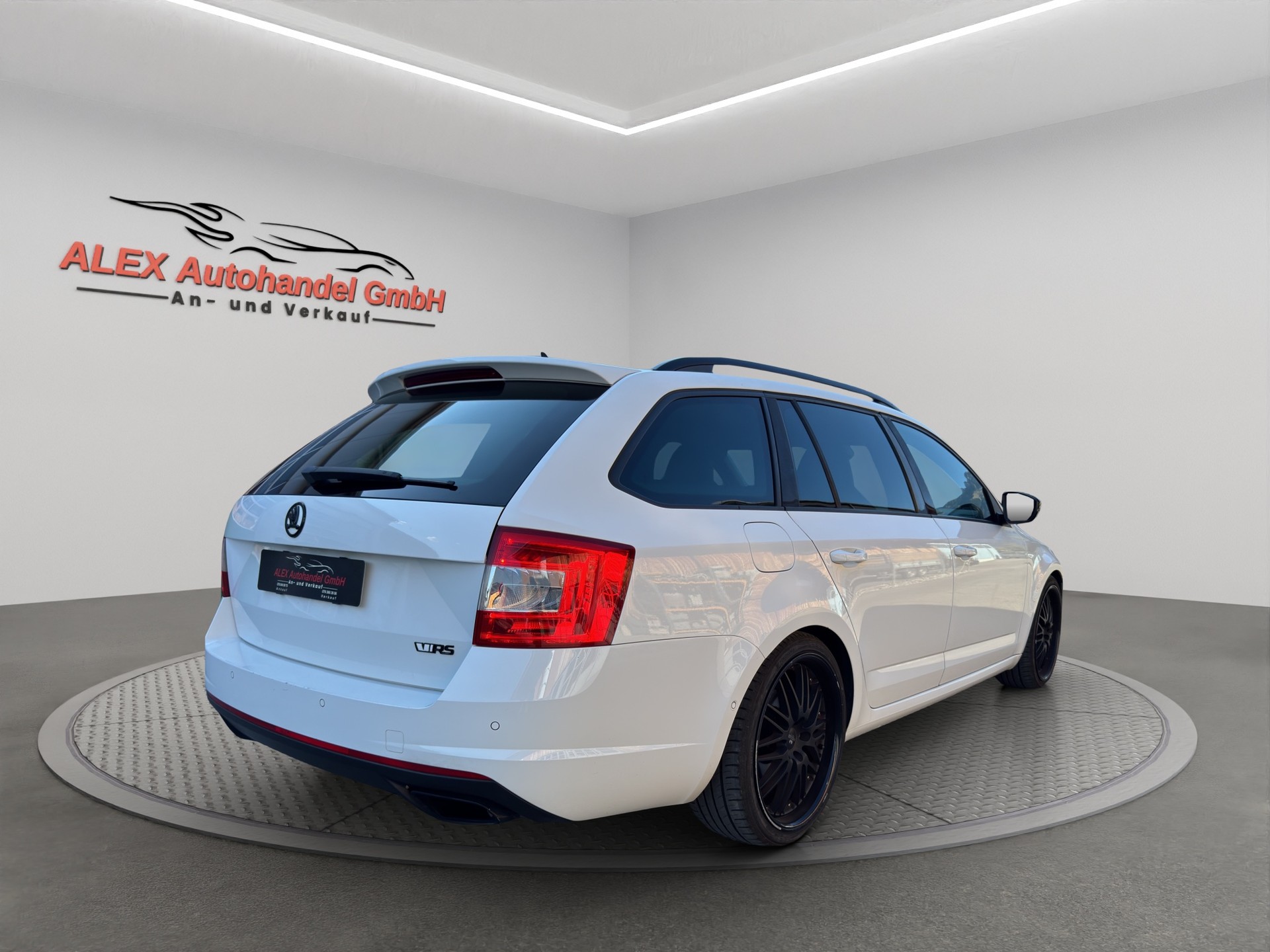 SKODA Octavia Combi 2.0 TSI RS DSG-image-6
