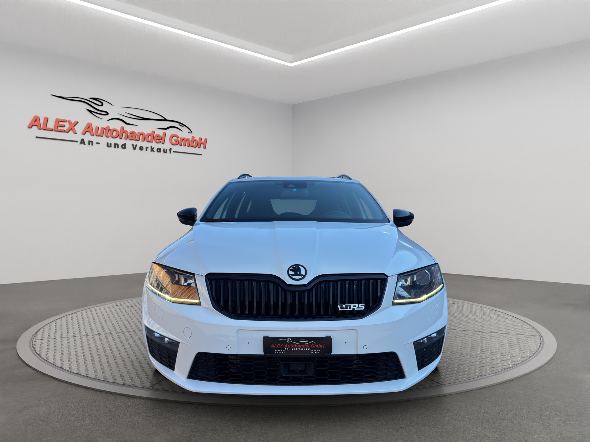 SKODA Octavia Combi 2.0 TSI RS DSG-image-1