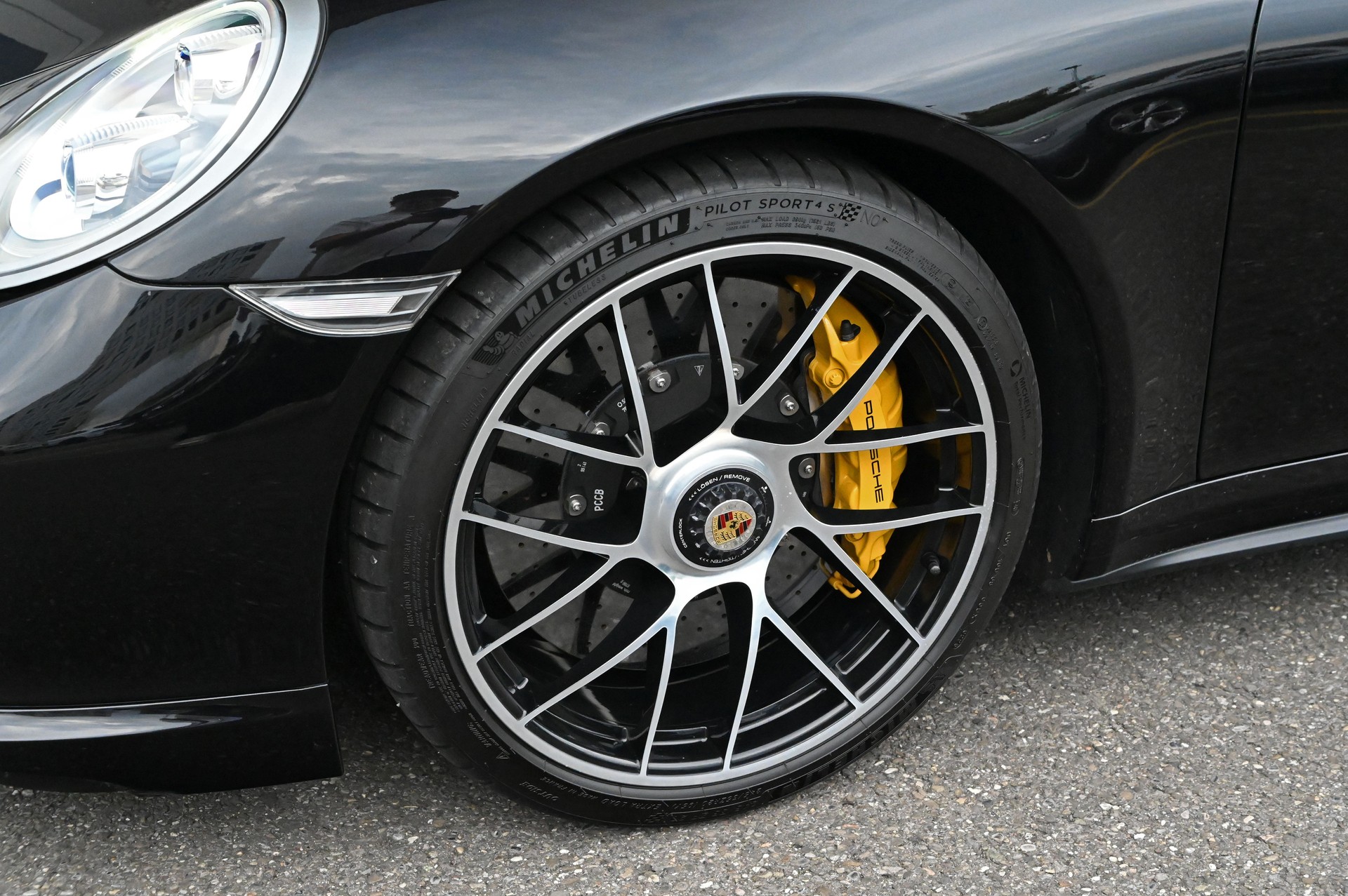 PORSCHE 911 Turbo S Cabrio PDK **Approved bis 08/27**-image-4