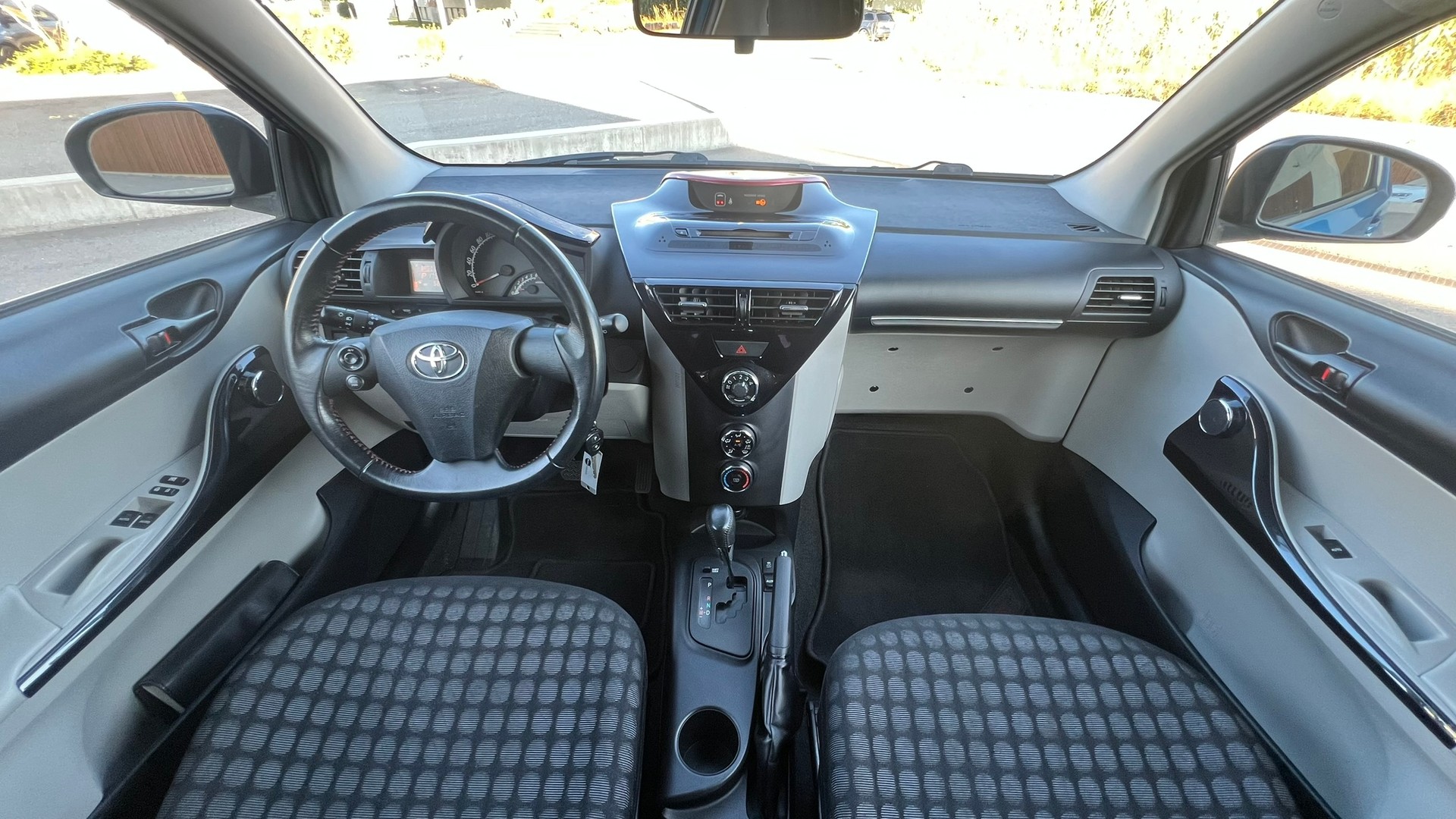 TOYOTA iQ3 1.33 DUAL VVT-i MULTIDRIVE l 98 PS-image-19
