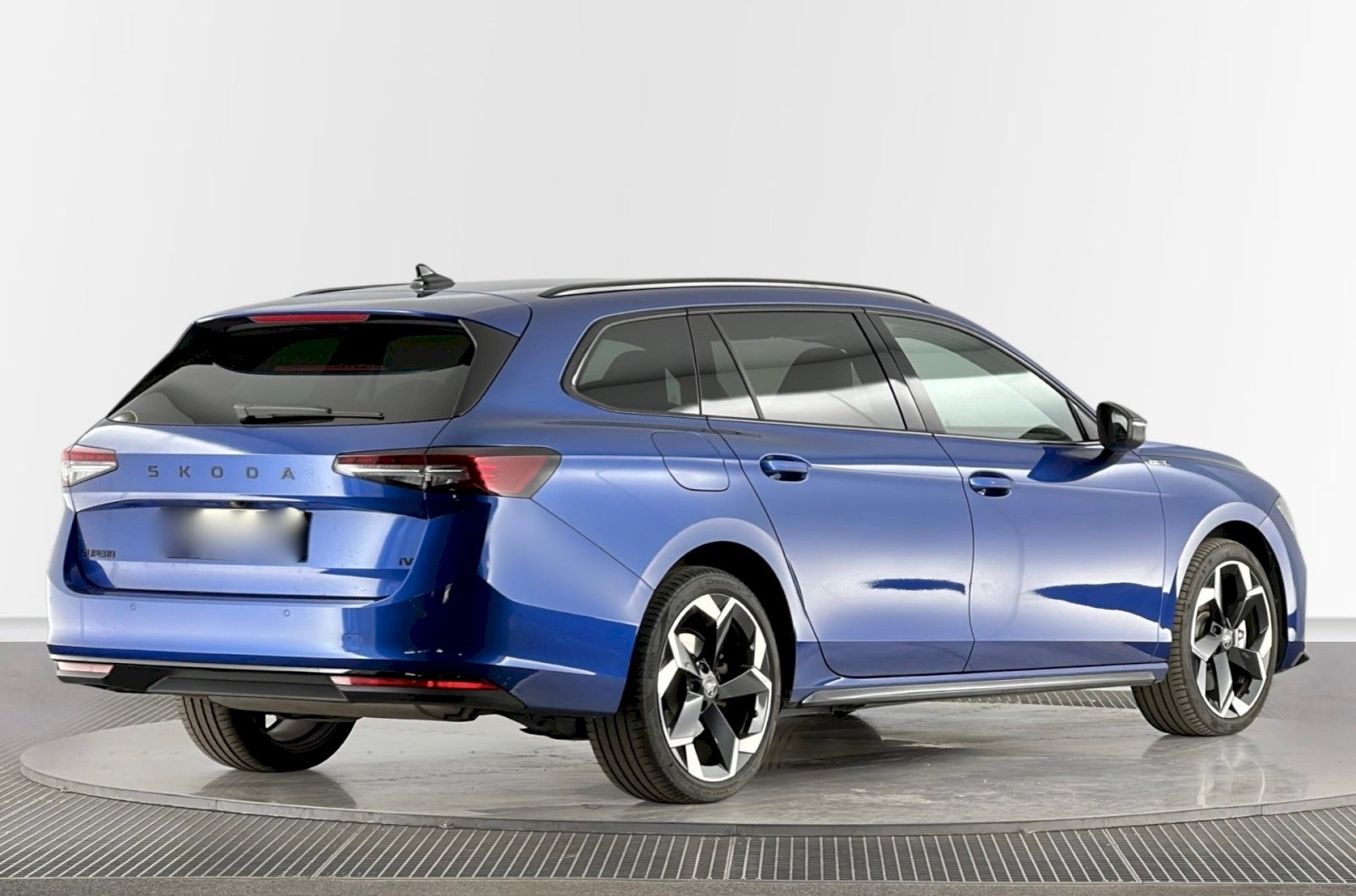 SKODA Superb Combi 1.5 TSI PHEV SPORTLINE DSG * spezielle Farb-Kombi * 5 Jahre oder MAX. 100'000M Garantie!-showroom-element-2