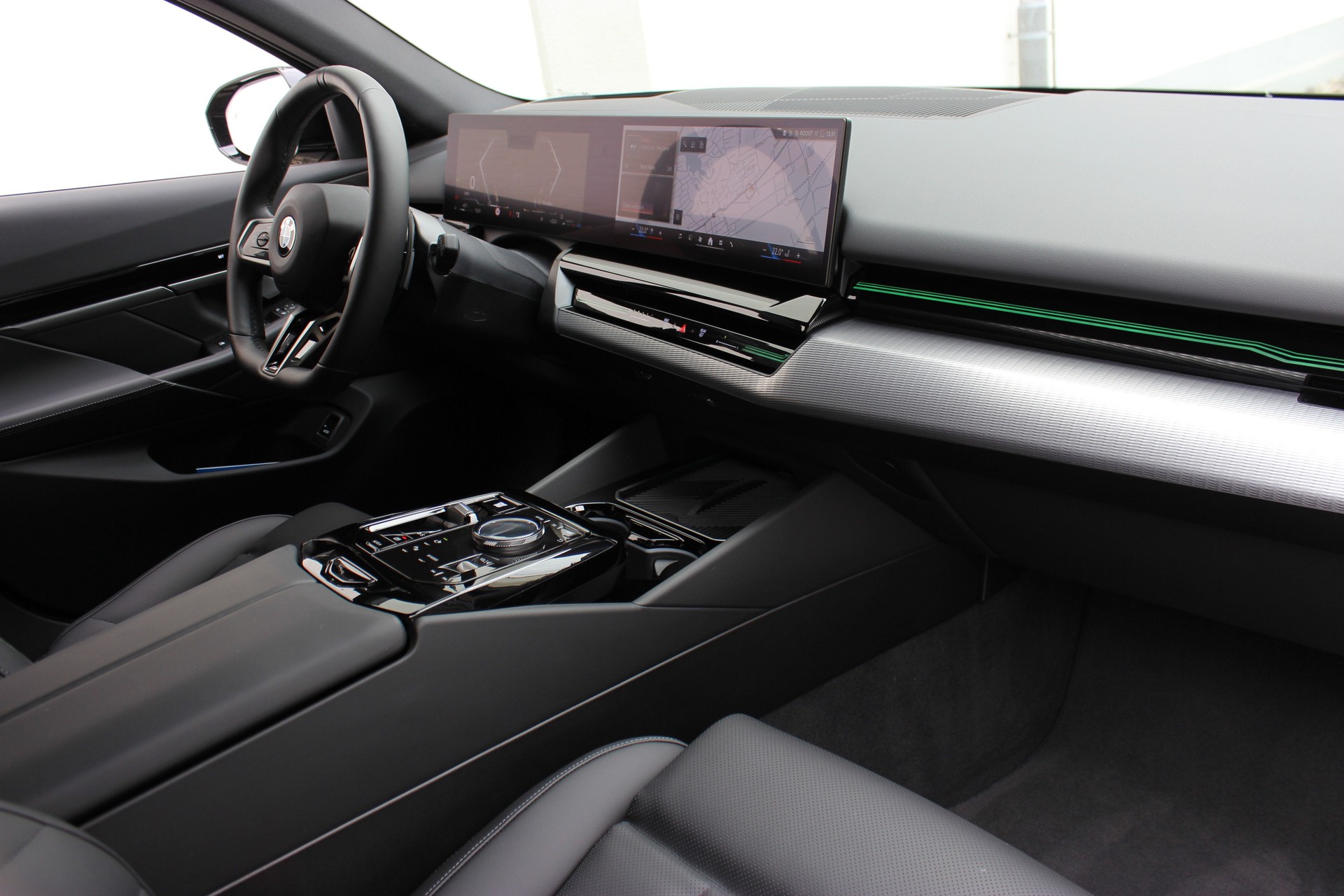 BMW 520d xDrive 48V Touring M Sport Pro-showroom-element-1