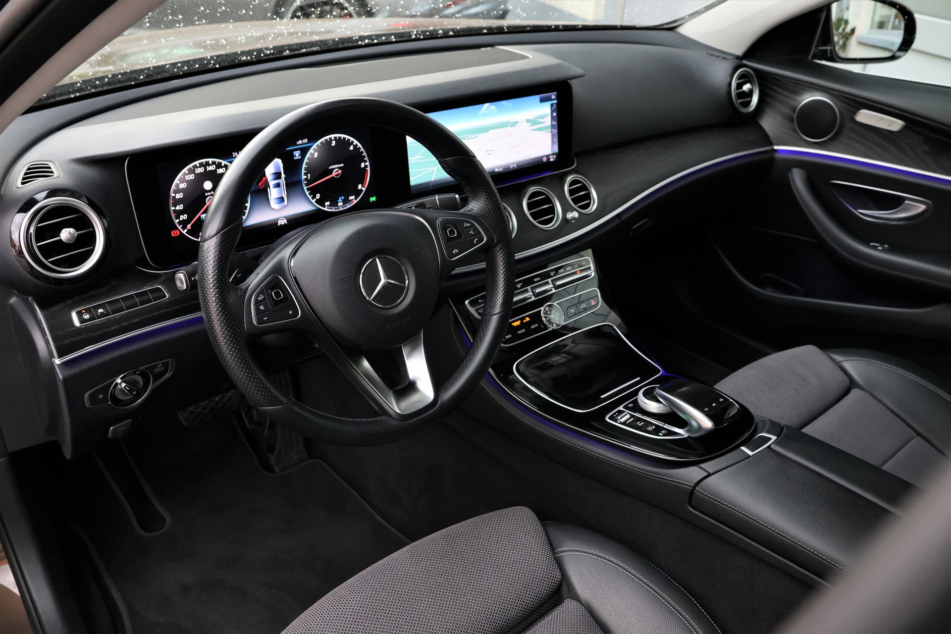 MERCEDES-BENZ E 350 d Avantgarde 4Matic 9G-Tronic-image-9