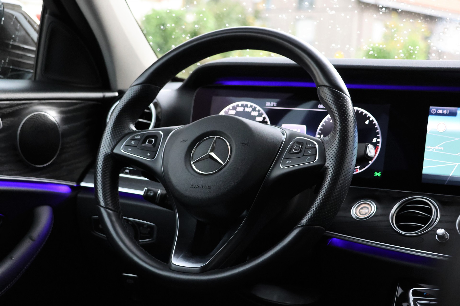 MERCEDES-BENZ E 350 d Avantgarde 4Matic 9G-Tronic-image-13