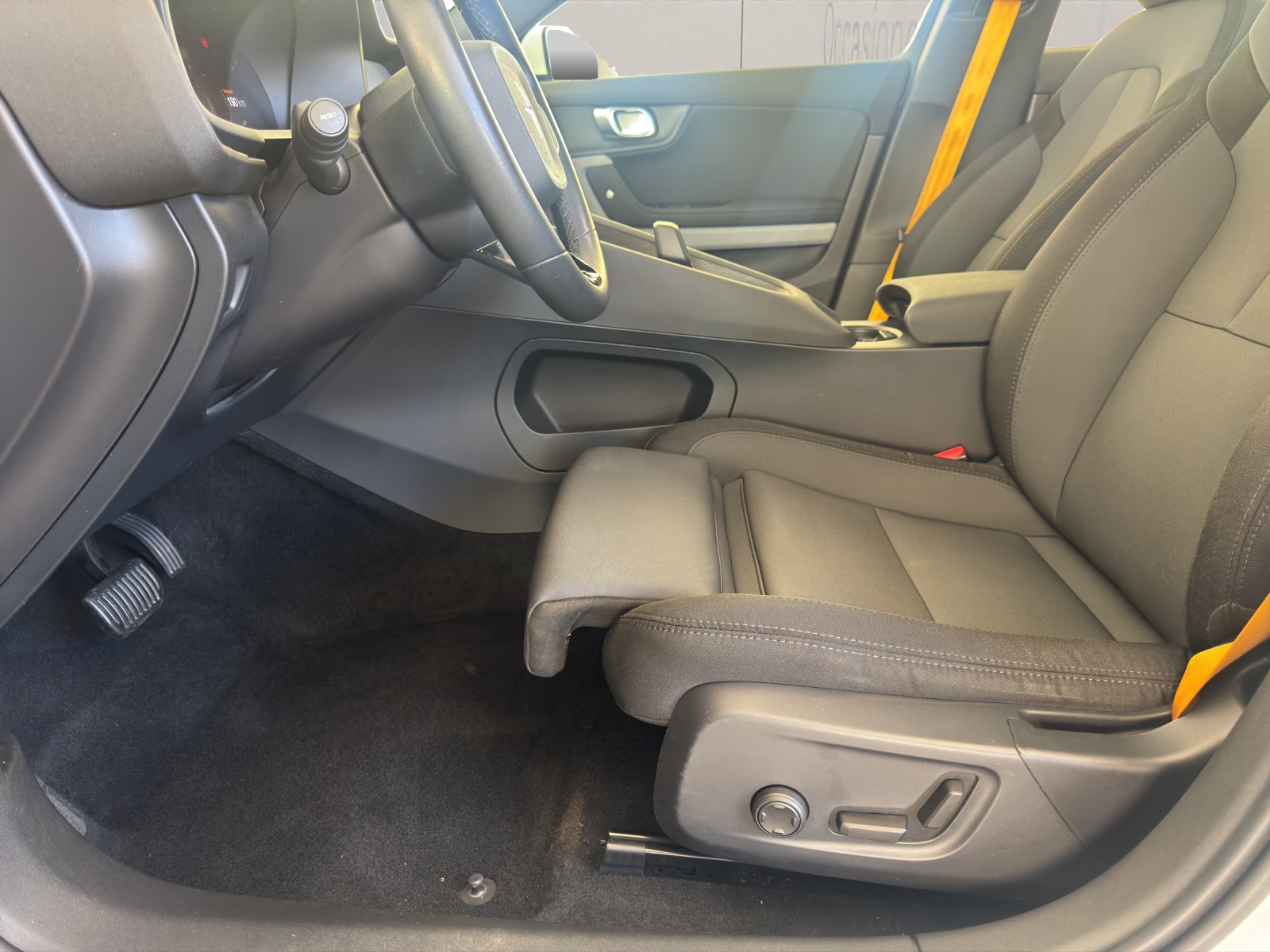 POLESTAR 2 Launch Edition Performance 408PS Elektro-image-10