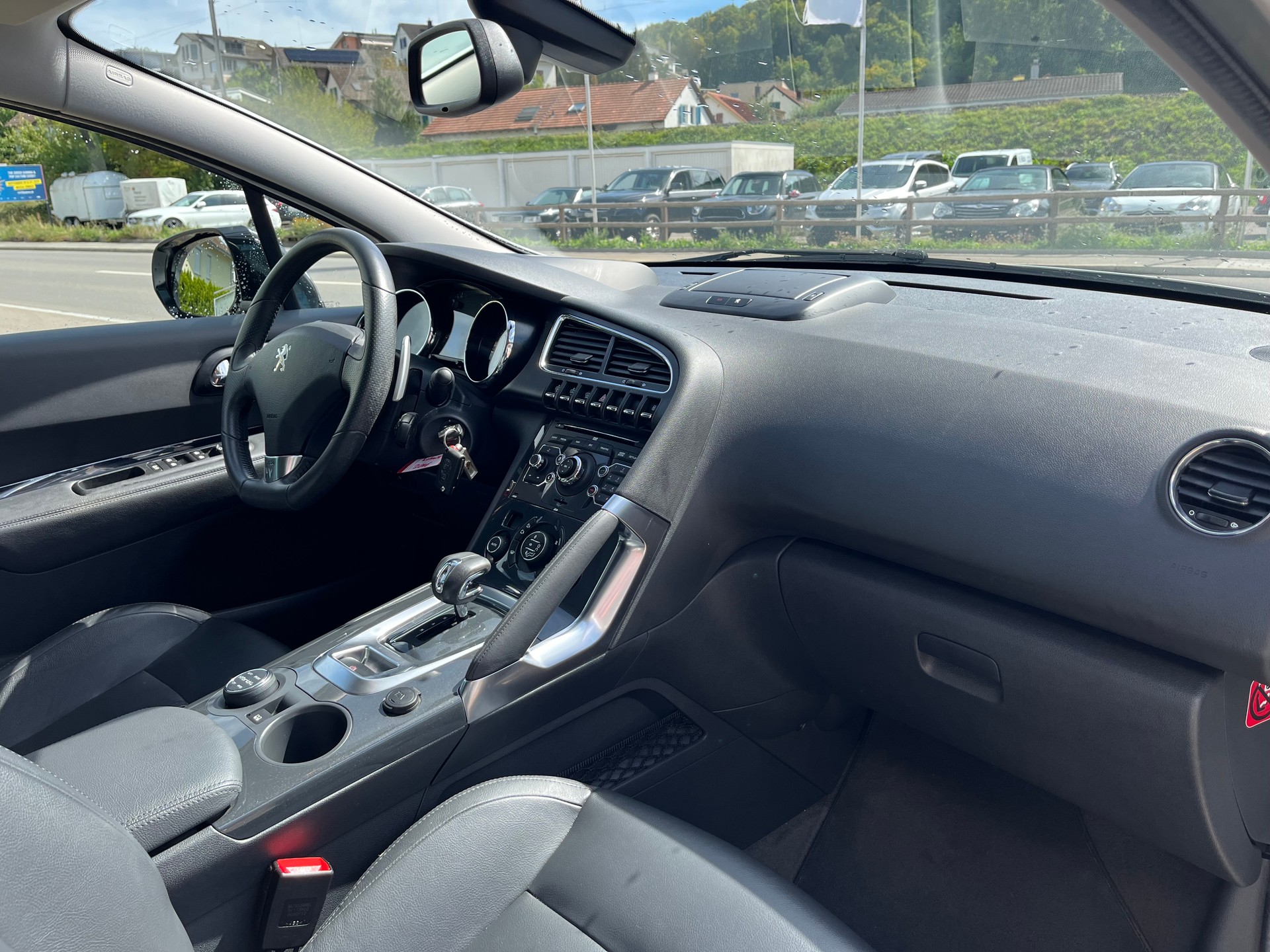 PEUGEOT 3008 HYbrid4 2.0 HDI EGS6-image-3