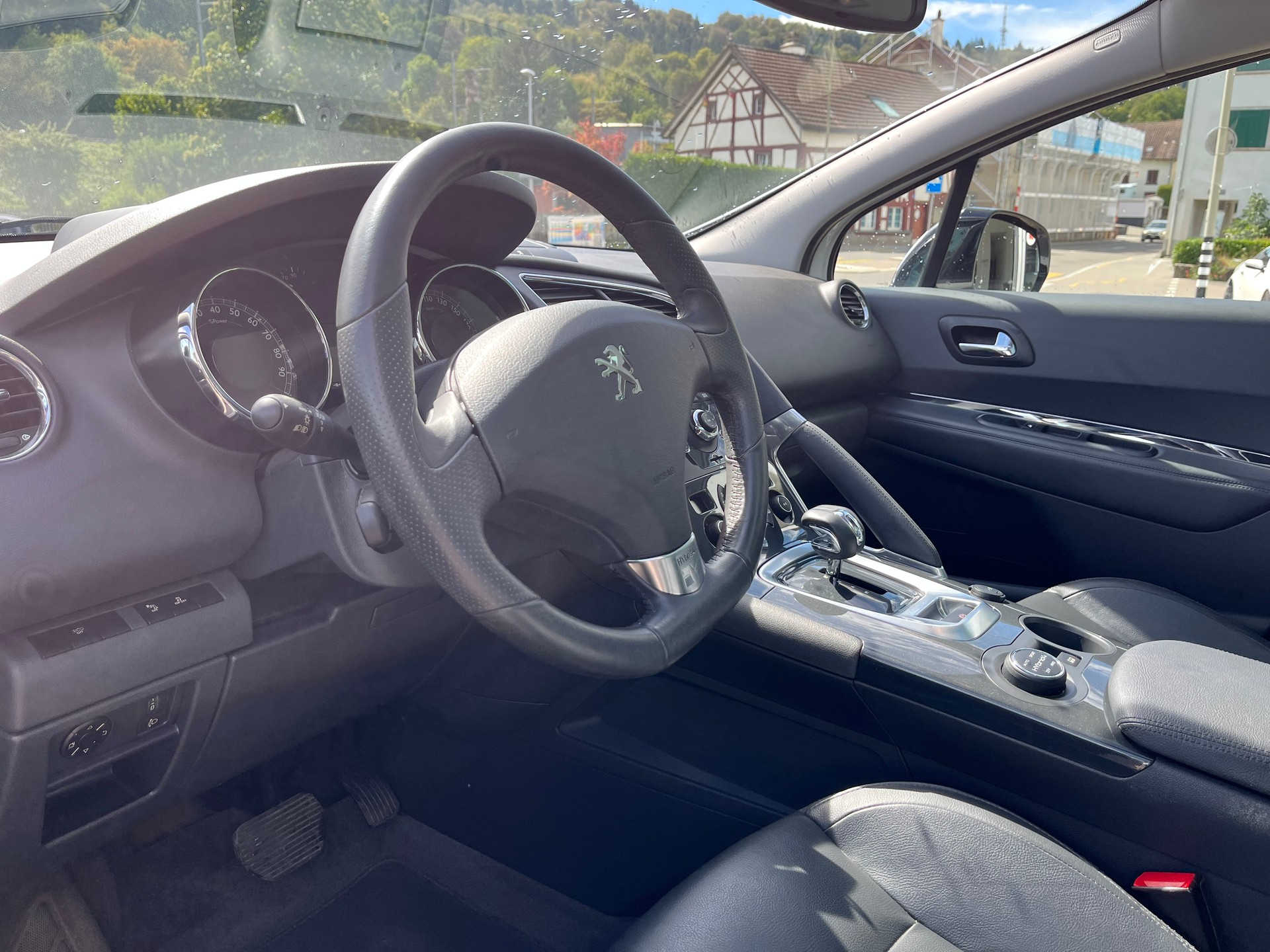 PEUGEOT 3008 HYbrid4 2.0 HDI EGS6-image-7