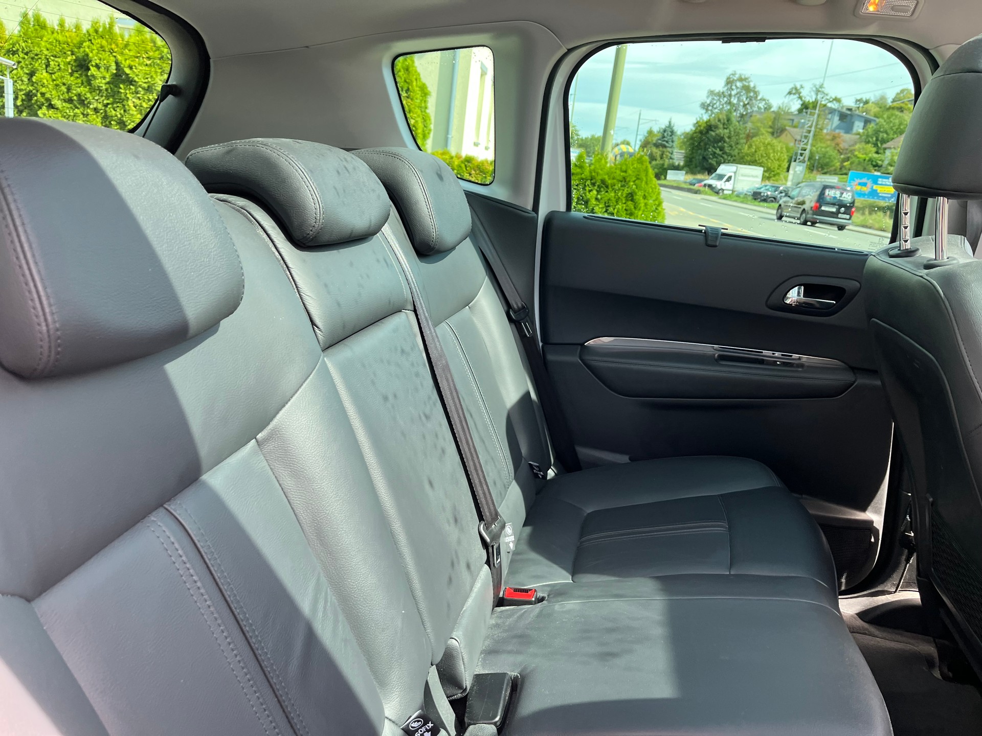 PEUGEOT 3008 HYbrid4 2.0 HDI EGS6-image-5