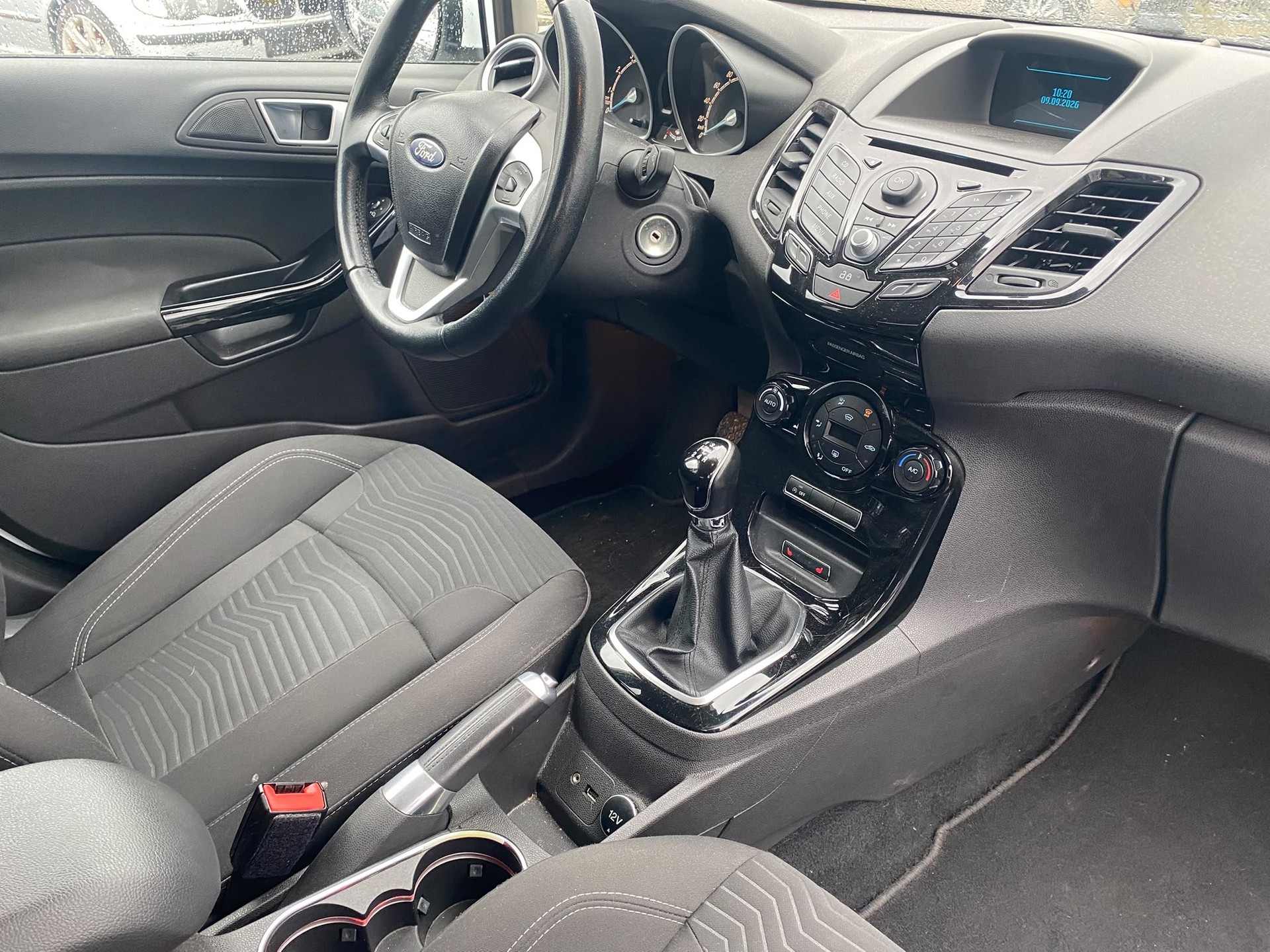 FORD Fiesta 1.0 SCTi Titanium-image-9